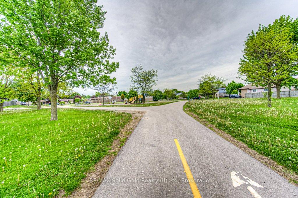 Photo 37 of 48 Timberlane Crescent, Kitchener — HOMEH
