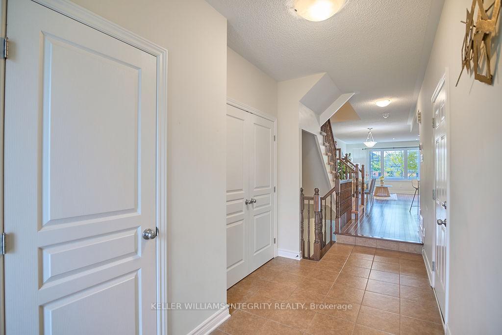 Photo 3 of 405 Barrick Hill Road, Ottawa, Kanata - Emerald Meadows/Trailwest — HOMEH