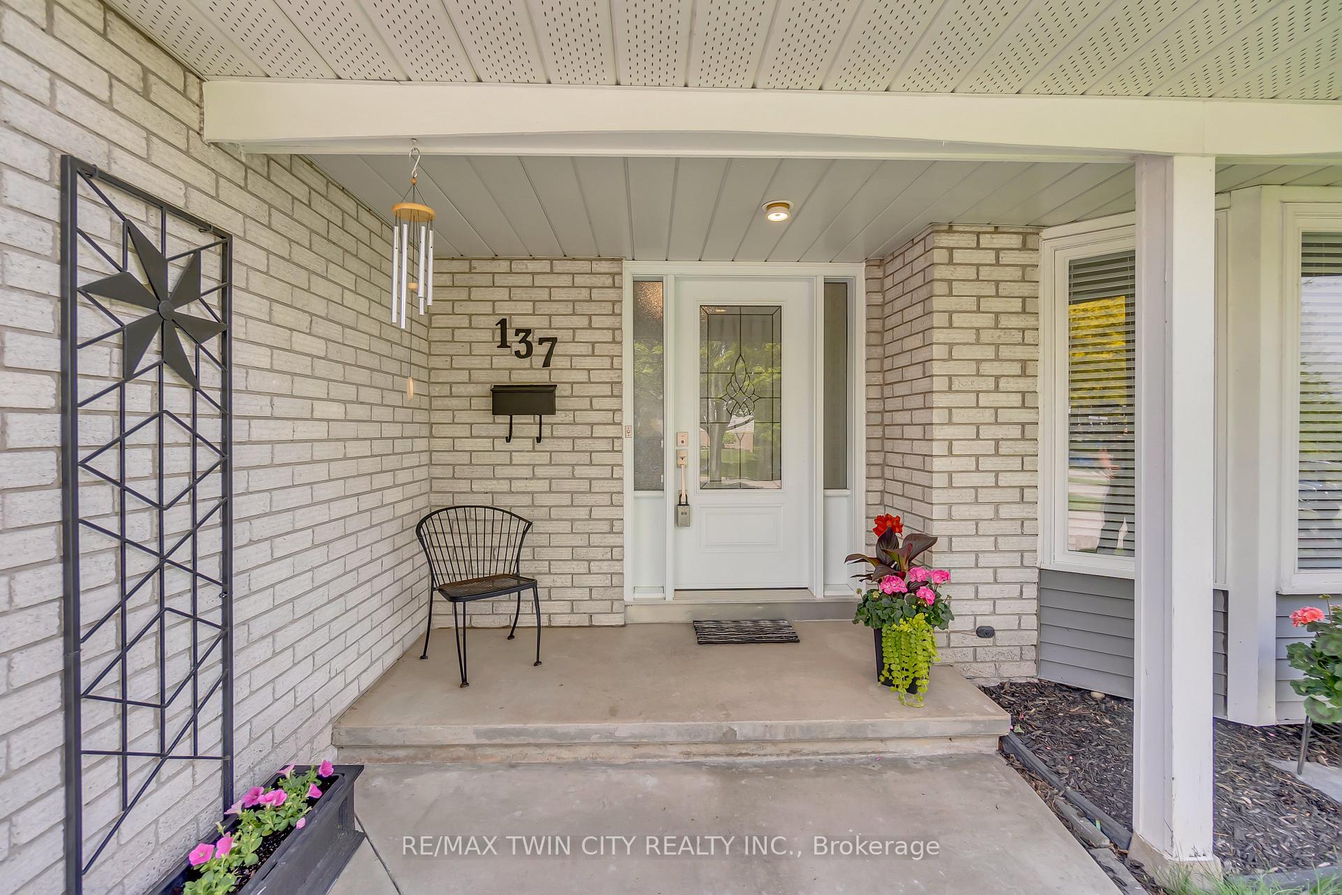 Photo 2 of 137 Oneida Place, Kitchener — HOMEH