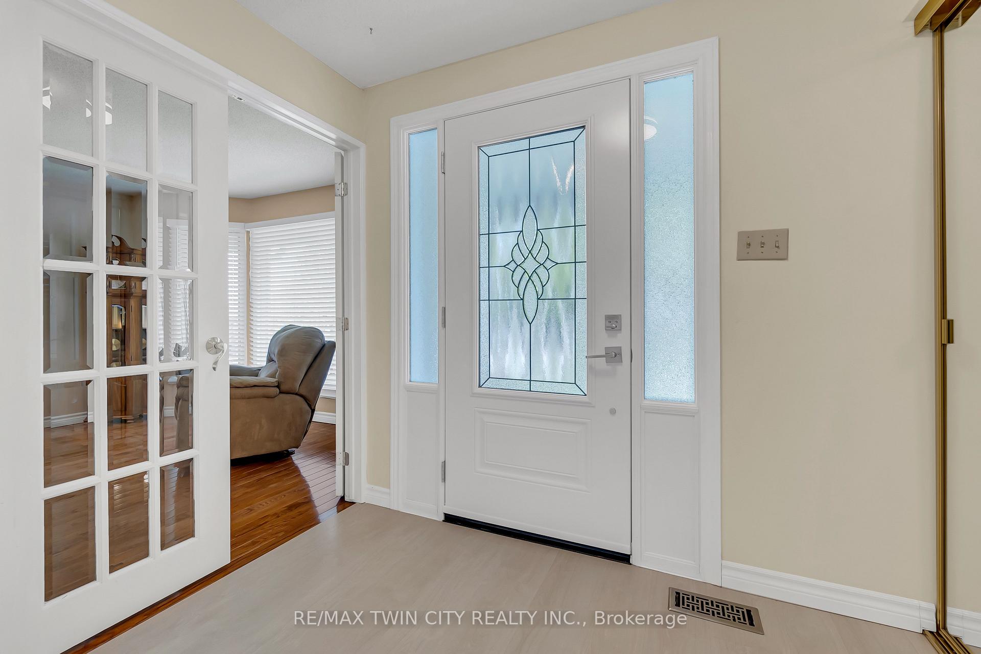 Photo 3 of 137 Oneida Place, Kitchener — HOMEH