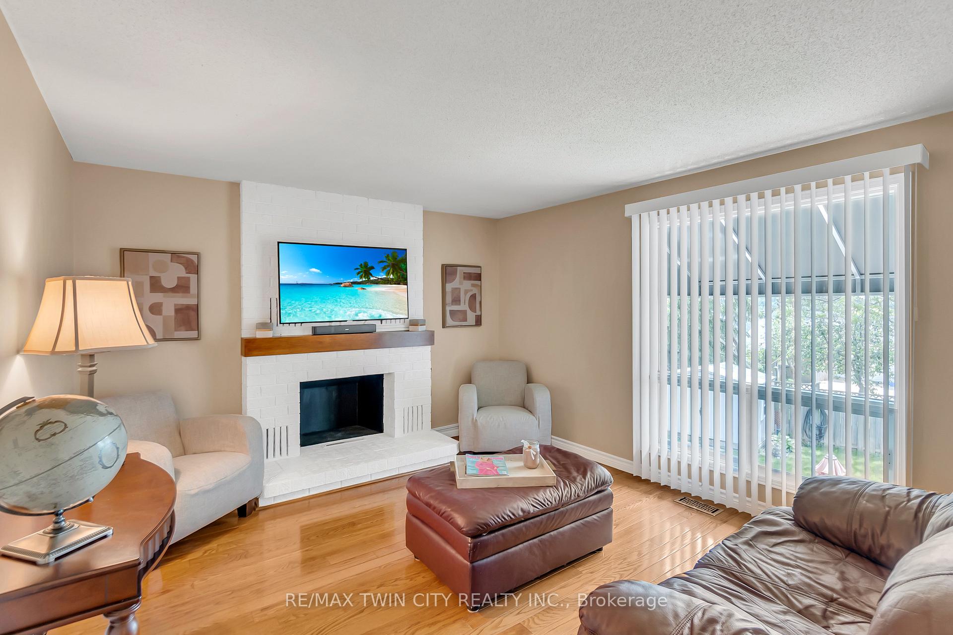 Photo 5 of 137 Oneida Place, Kitchener — HOMEH