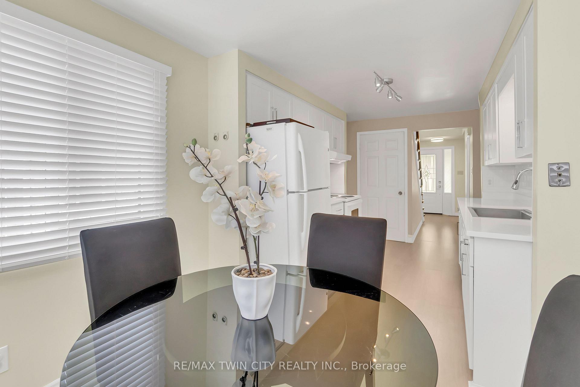 Photo 11 of 137 Oneida Place, Kitchener — HOMEH