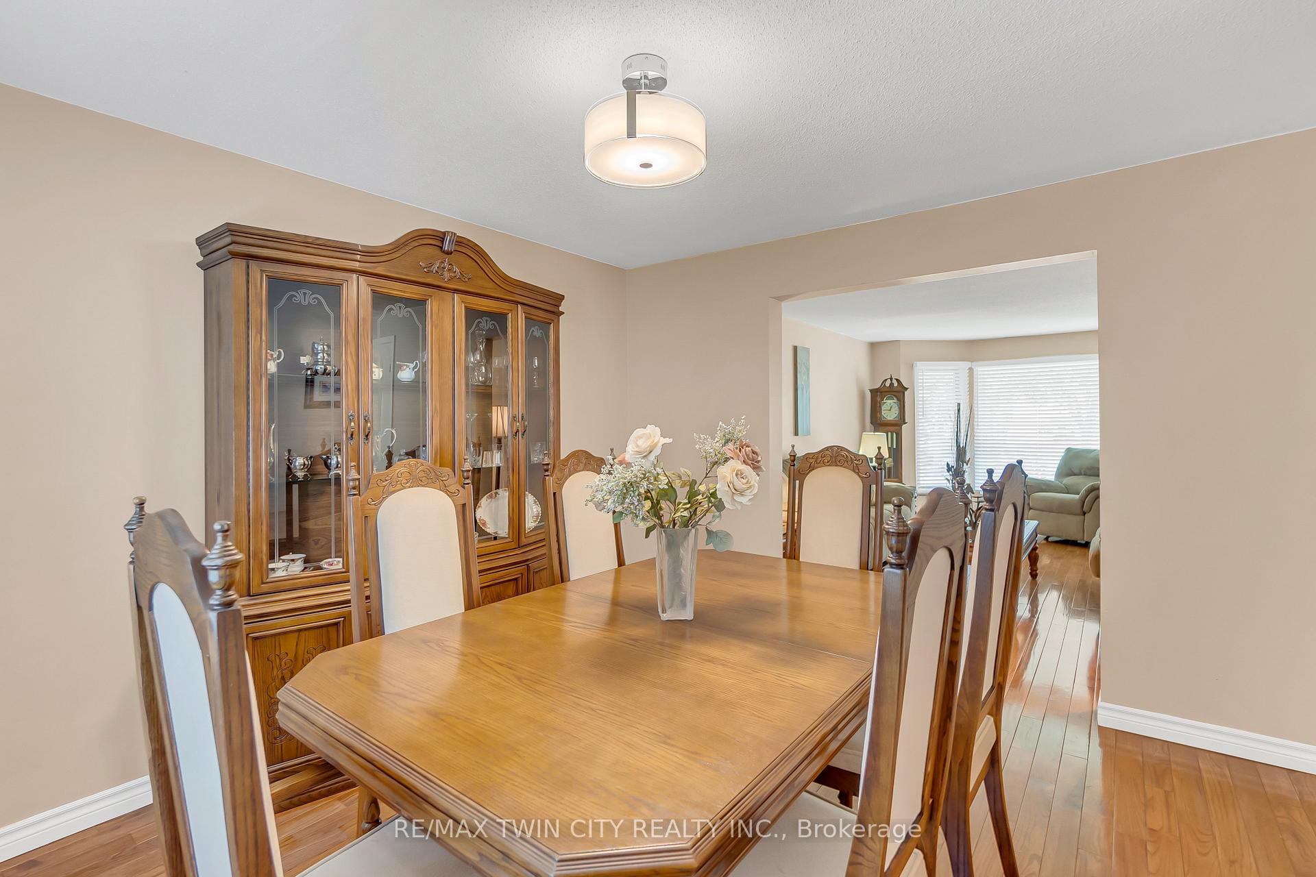 Photo 17 of 137 Oneida Place, Kitchener — HOMEH