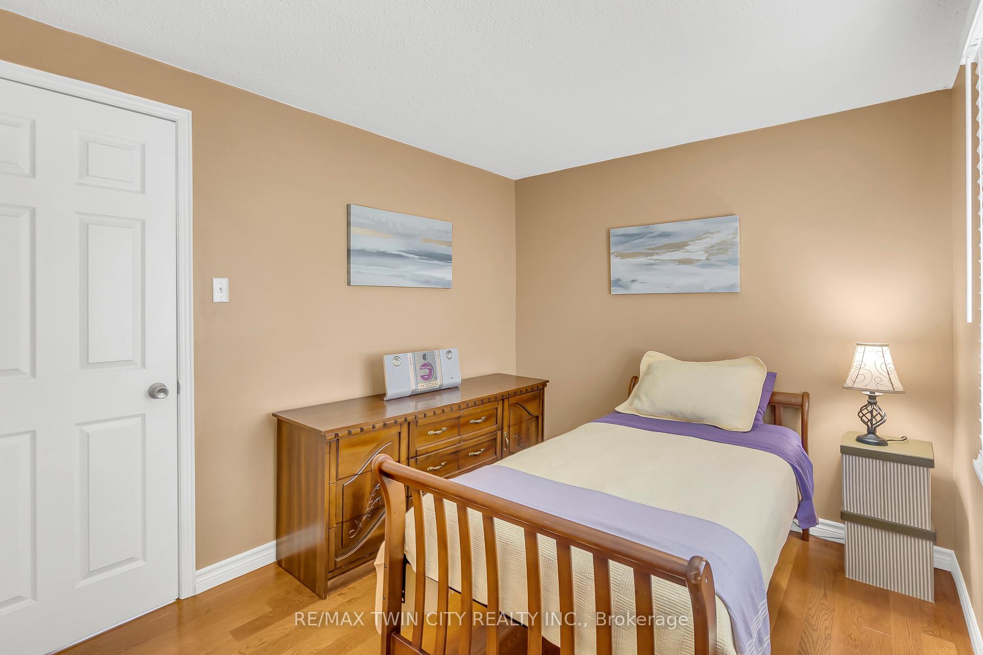 Photo 21 of 137 Oneida Place, Kitchener — HOMEH