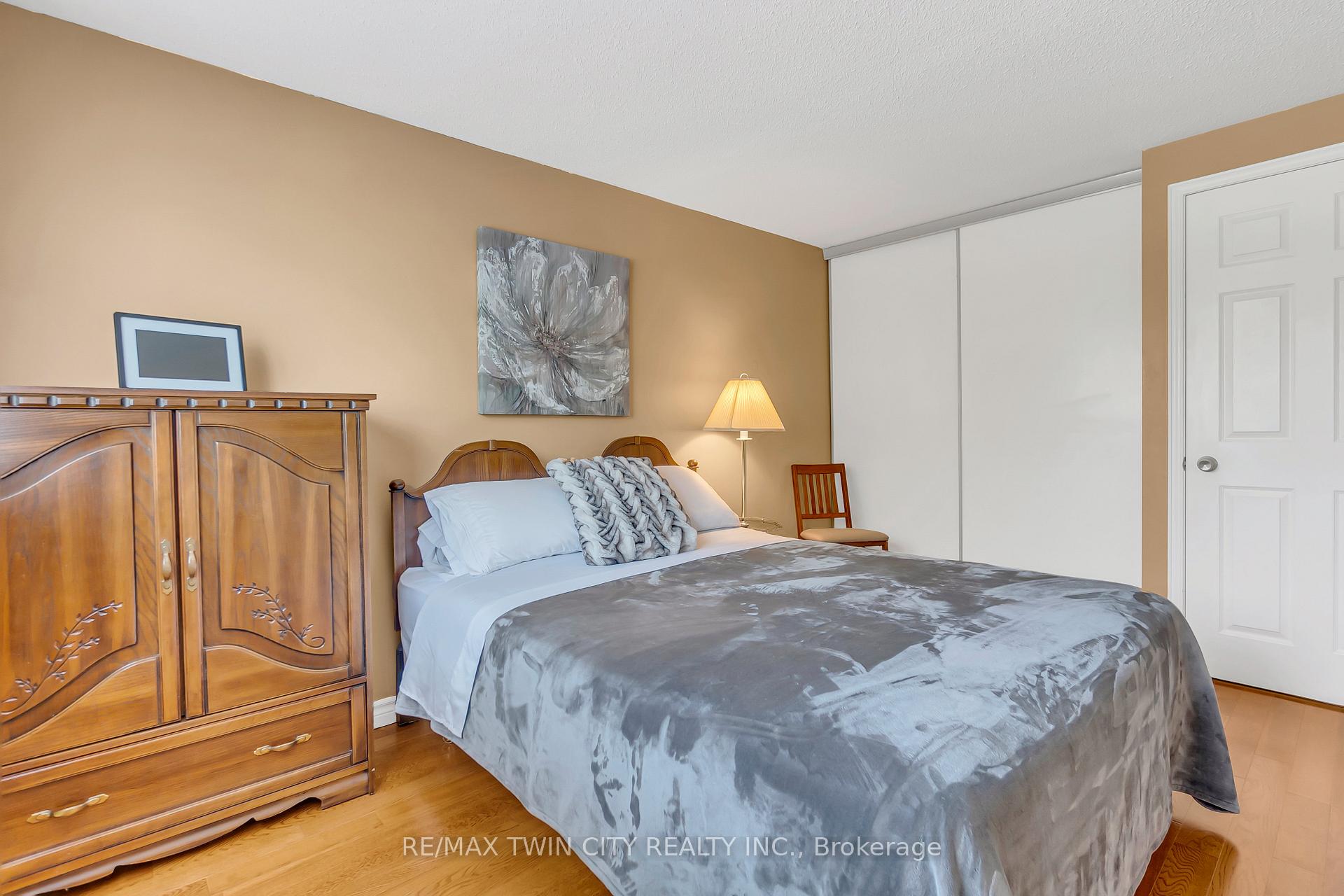 Photo 23 of 137 Oneida Place, Kitchener — HOMEH