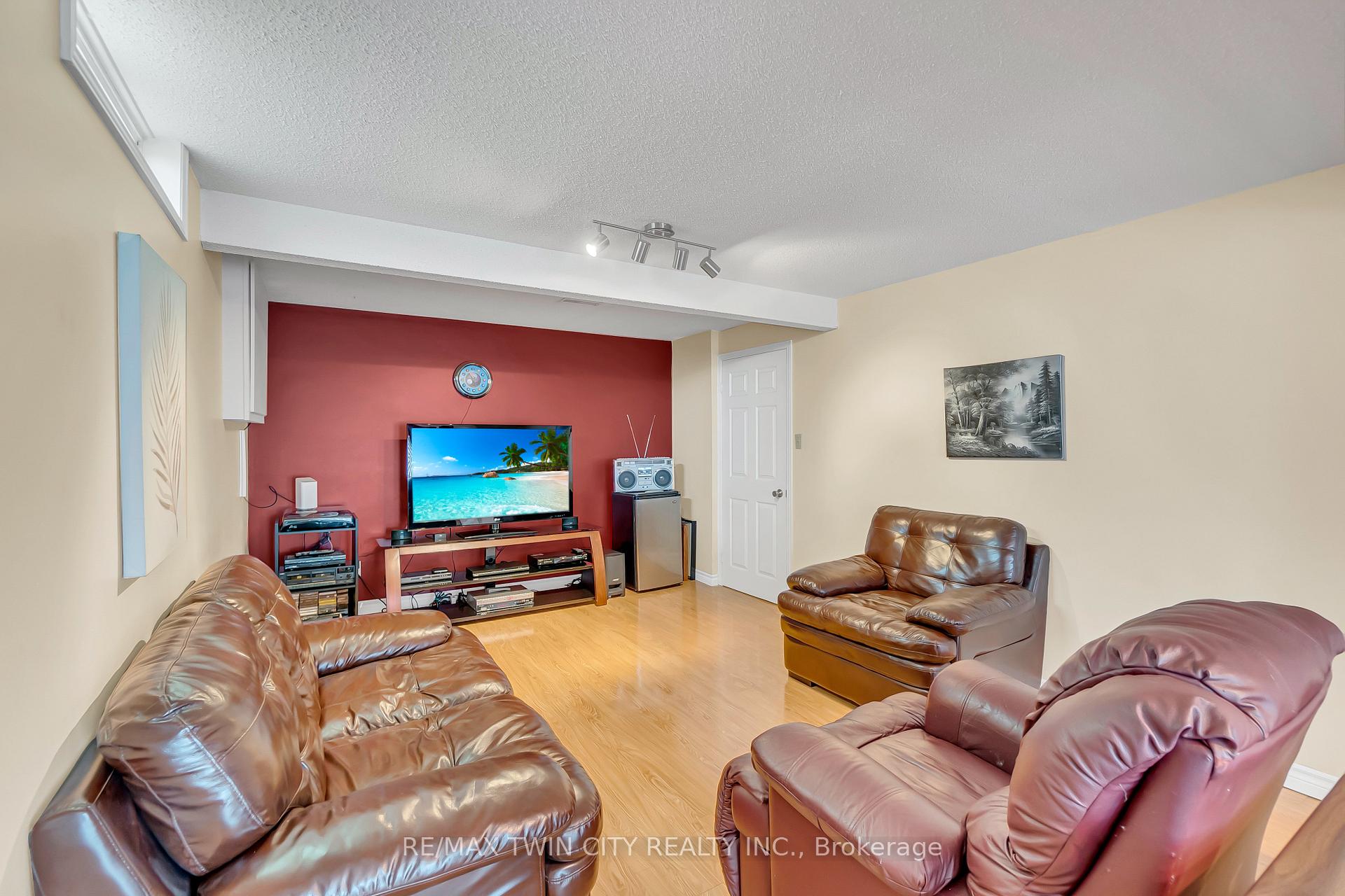 Photo 28 of 137 Oneida Place, Kitchener — HOMEH