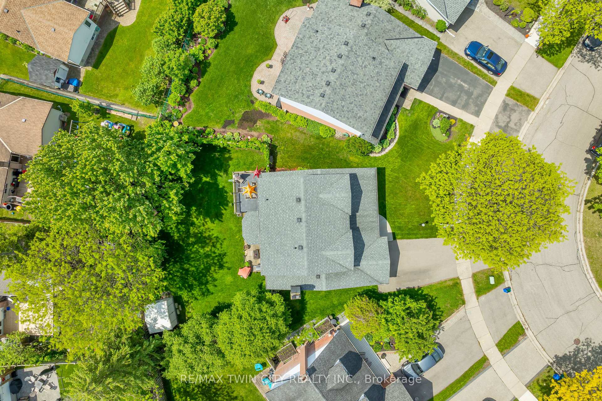Photo 39 of 137 Oneida Place, Kitchener — HOMEH