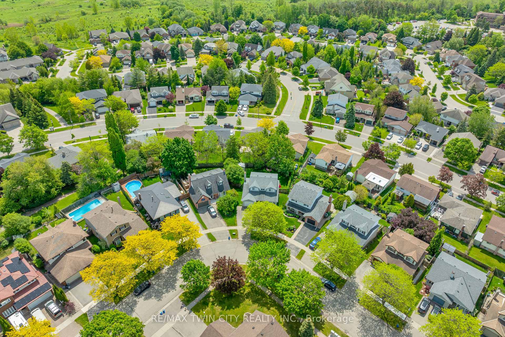 Photo 40 of 137 Oneida Place, Kitchener — HOMEH