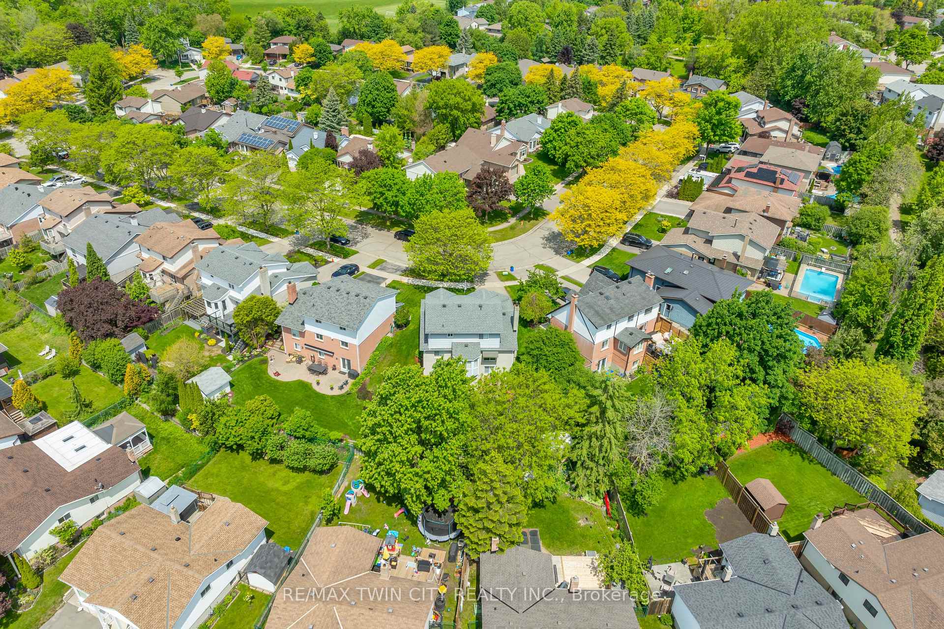 Photo 42 of 137 Oneida Place, Kitchener — HOMEH