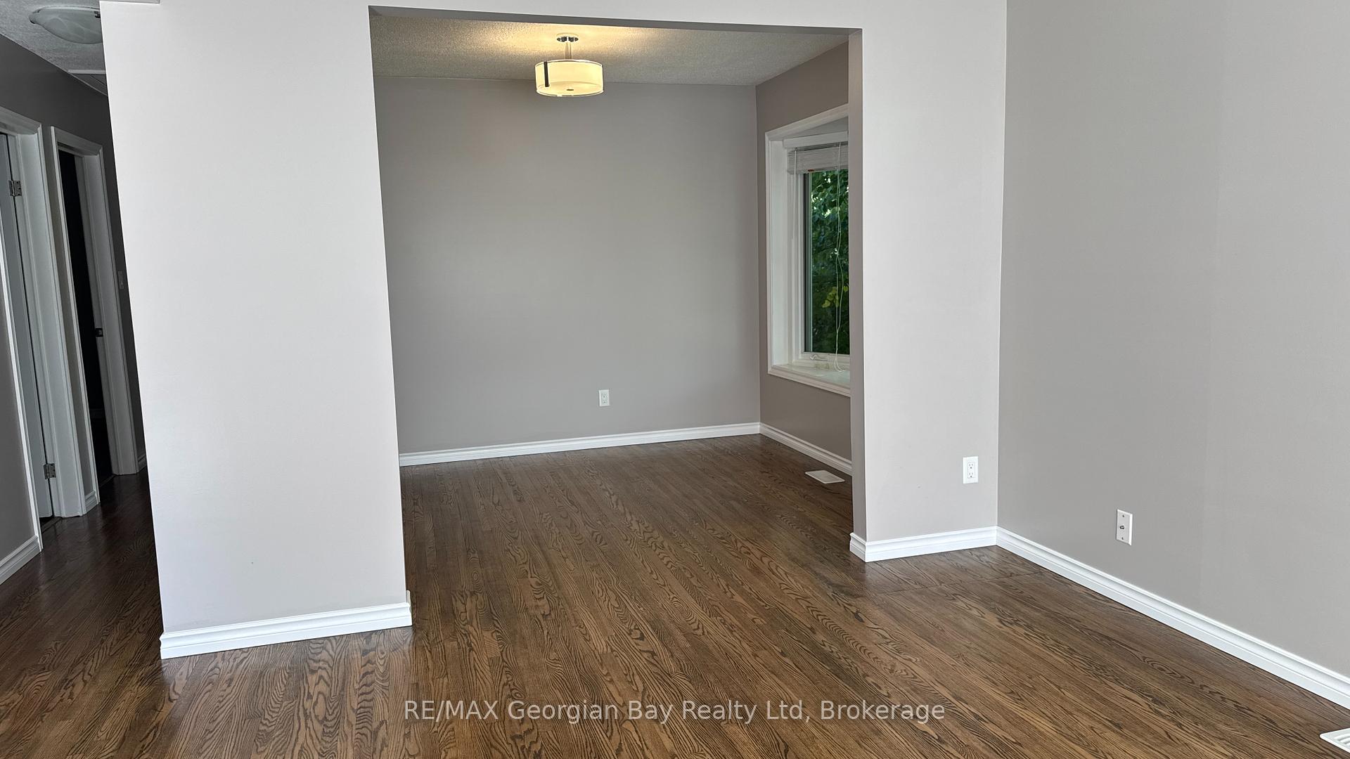 Photo 4 of 754 Victoria Street, Midland — HOMEH