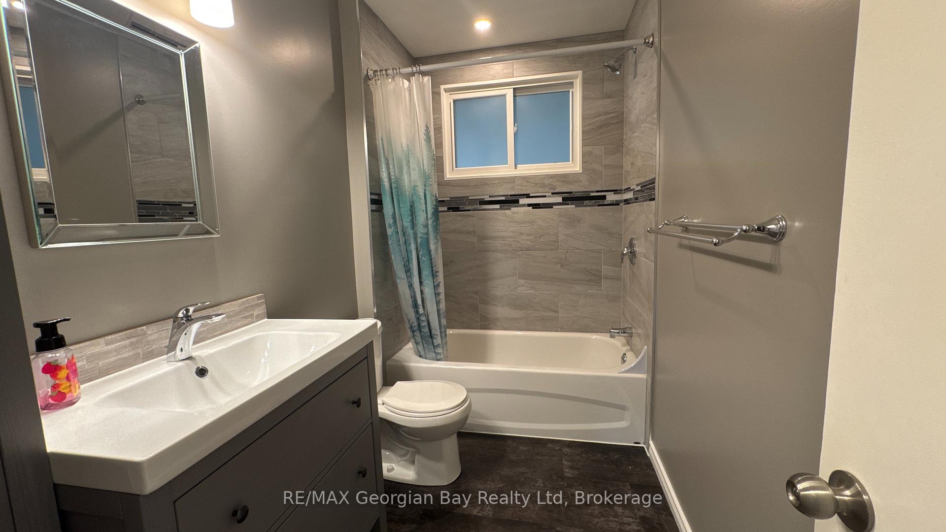 Photo 5 of 754 Victoria Street, Midland — HOMEH