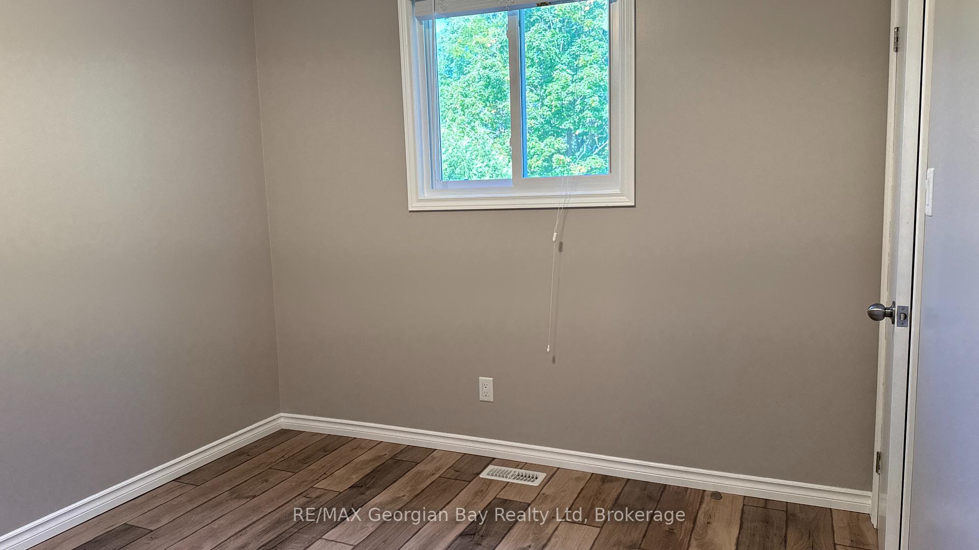 Photo 6 of 754 Victoria Street, Midland — HOMEH