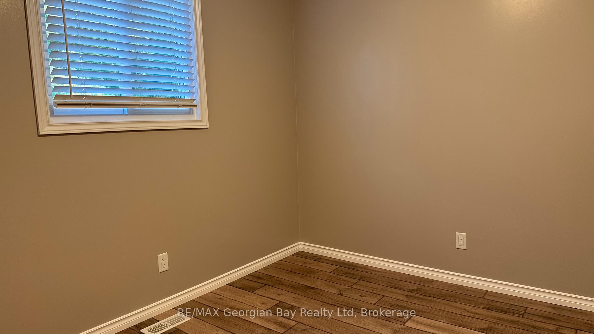 Photo 7 of 754 Victoria Street, Midland — HOMEH