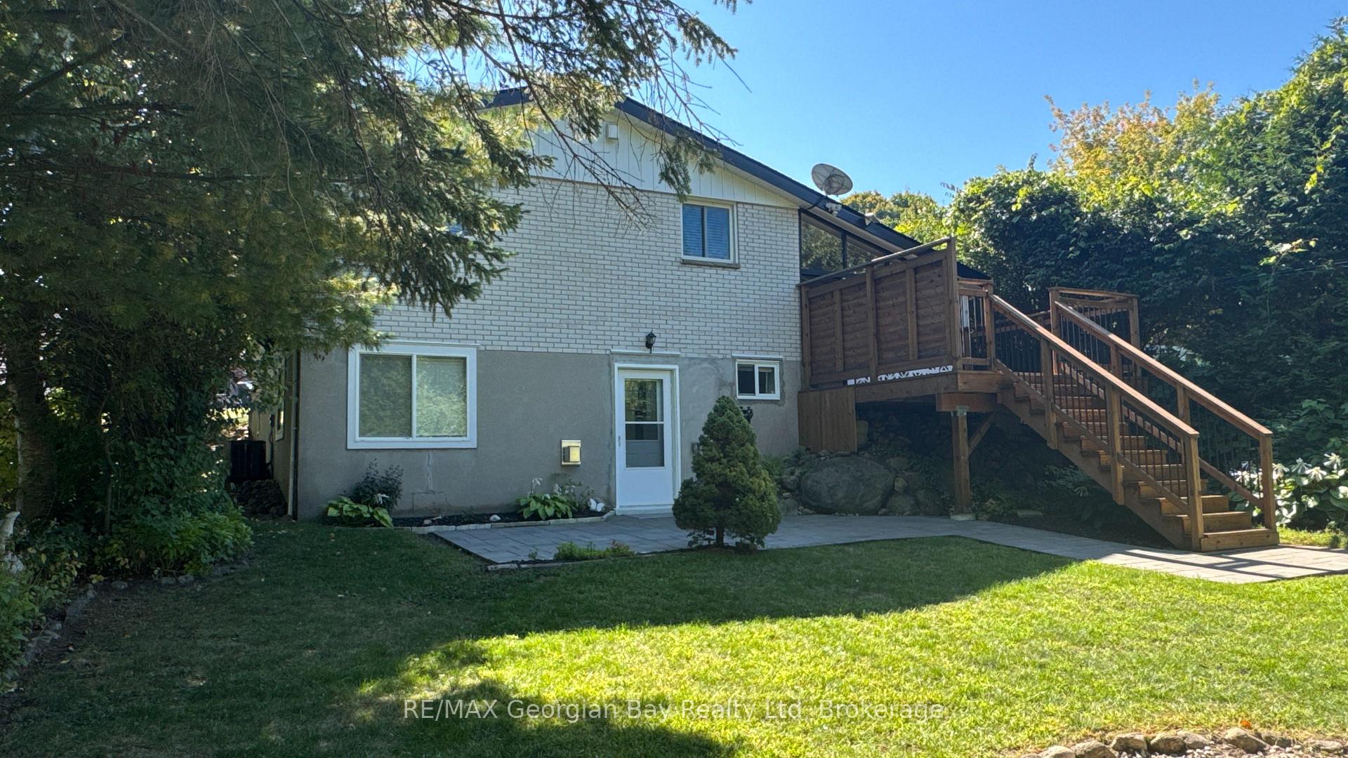 Photo 10 of 754 Victoria Street, Midland — HOMEH