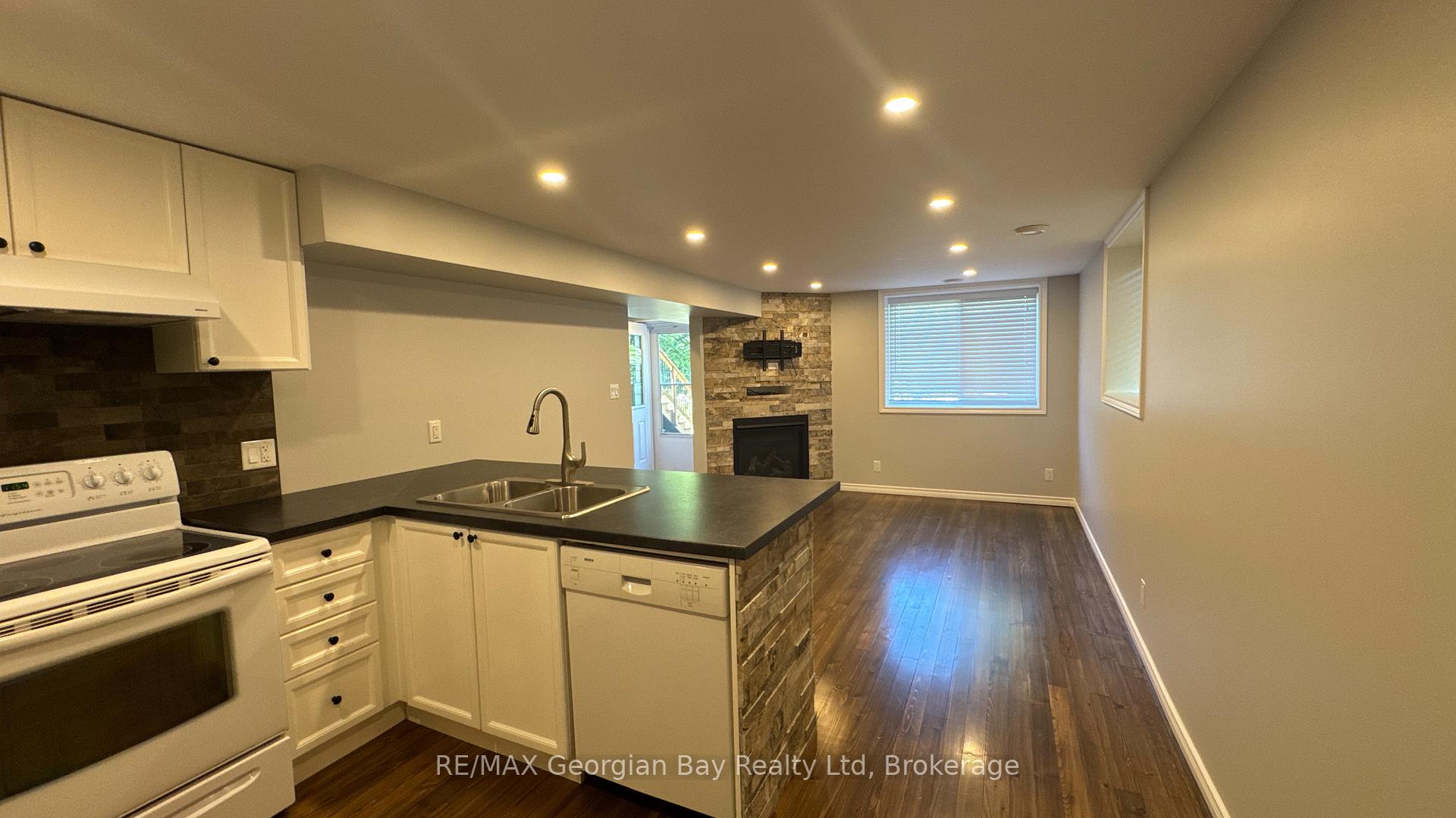 Photo 13 of 754 Victoria Street, Midland — HOMEH