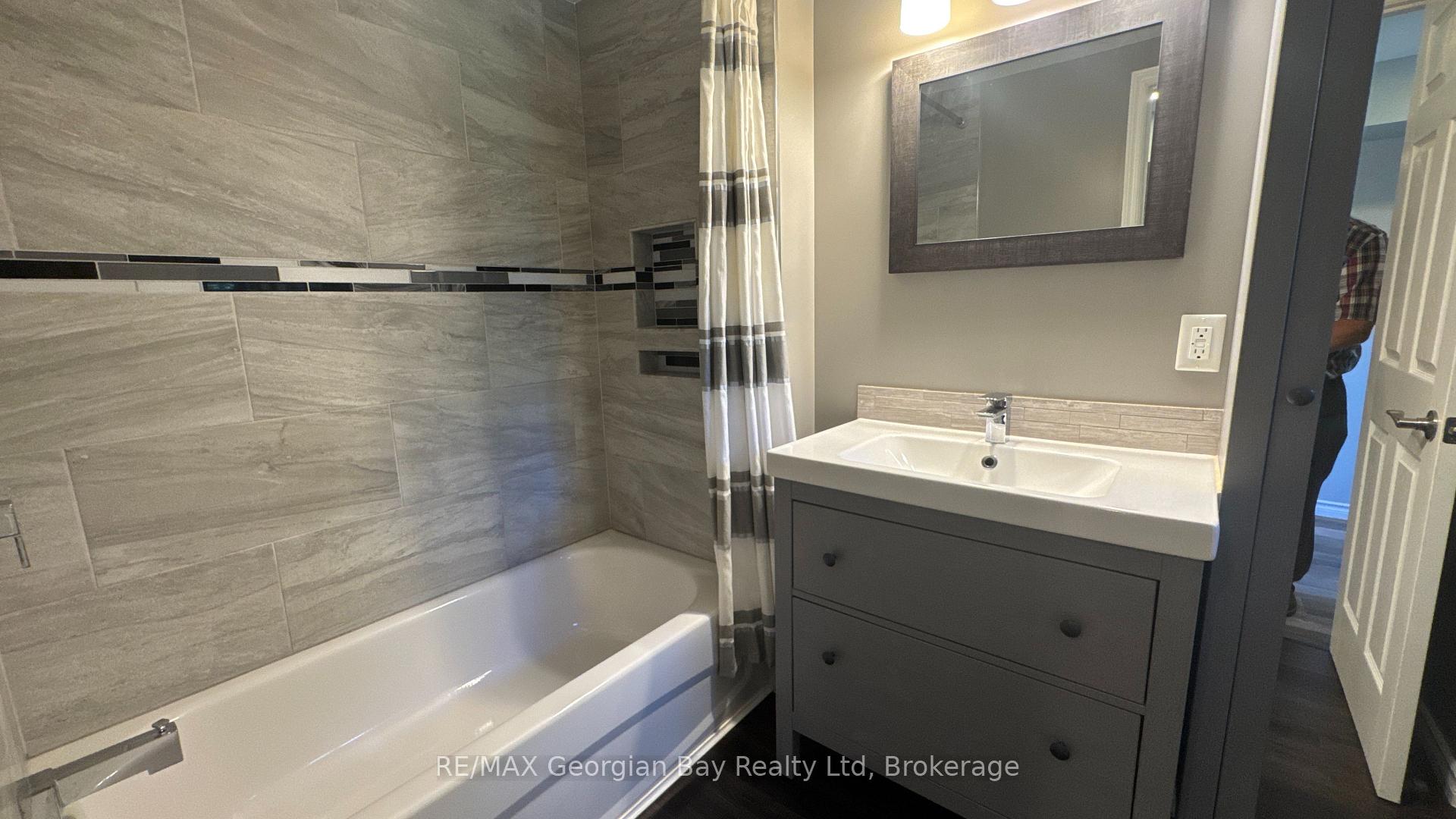 Photo 14 of 754 Victoria Street, Midland — HOMEH