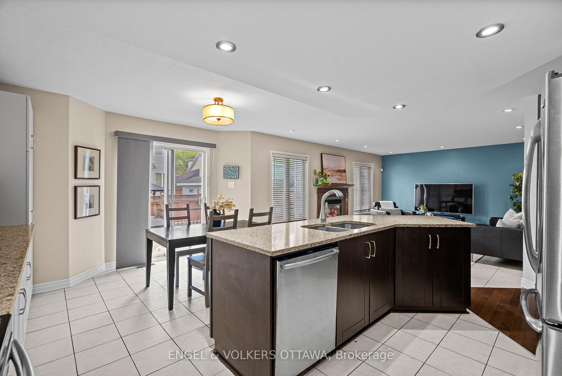 Photo 10 of 15 Haslemere Avenue, Ottawa, Kanata - Morgan's Grant/South March — HOMEH