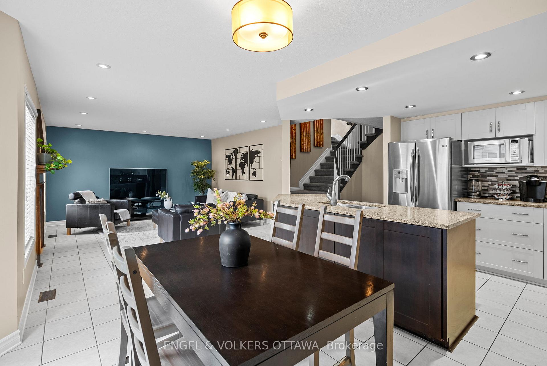 Photo 11 of 15 Haslemere Avenue, Ottawa, Kanata - Morgan's Grant/South March — HOMEH