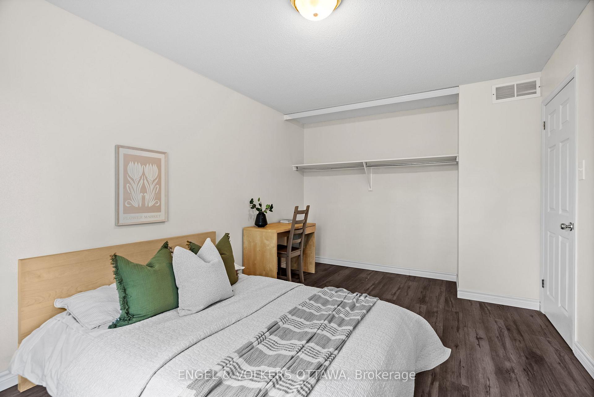 Photo 24 of 15 Haslemere Avenue, Ottawa, Kanata - Morgan's Grant/South March — HOMEH