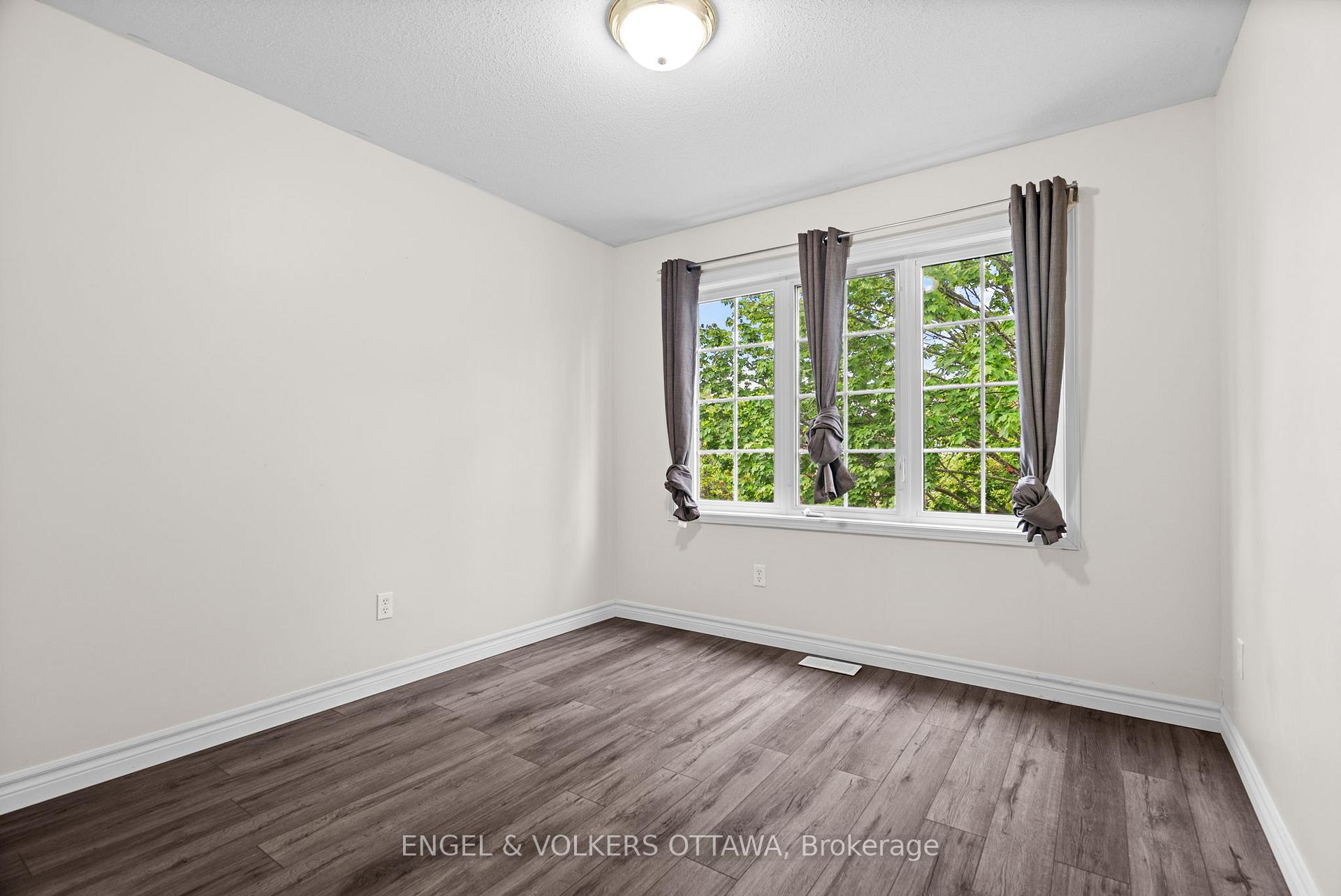 Photo 25 of 15 Haslemere Avenue, Ottawa, Kanata - Morgan's Grant/South March — HOMEH