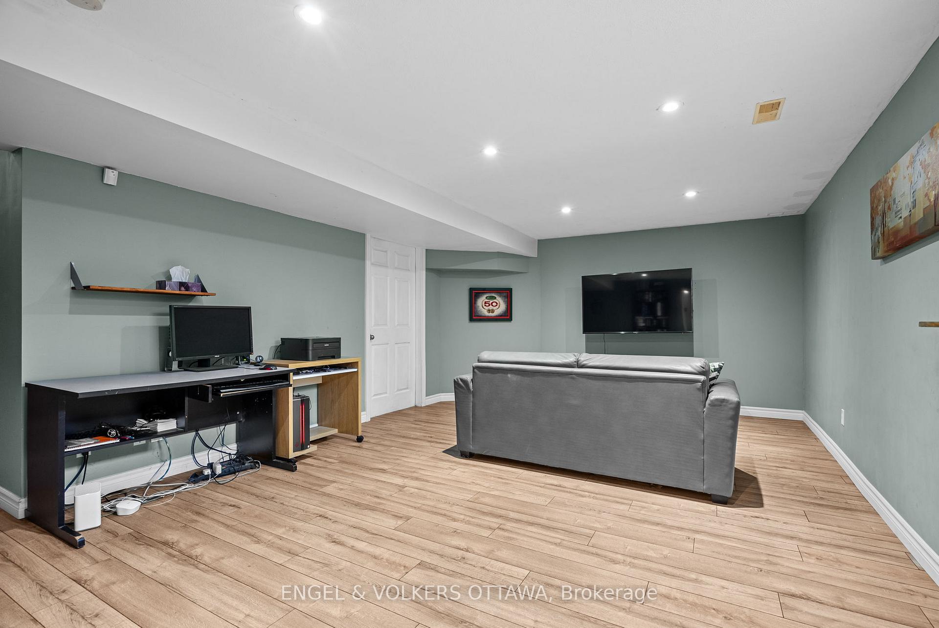 Photo 28 of 15 Haslemere Avenue, Ottawa, Kanata - Morgan's Grant/South March — HOMEH