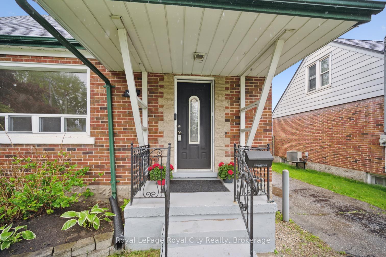 Photo 3 of 495 Stirling Avenue S, Kitchener — HOMEH