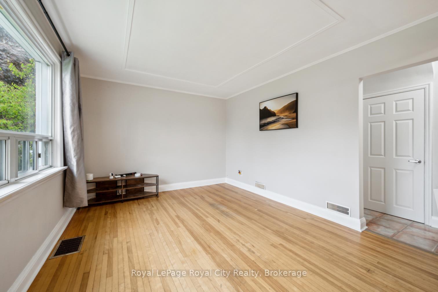 Photo 5 of 495 Stirling Avenue S, Kitchener — HOMEH