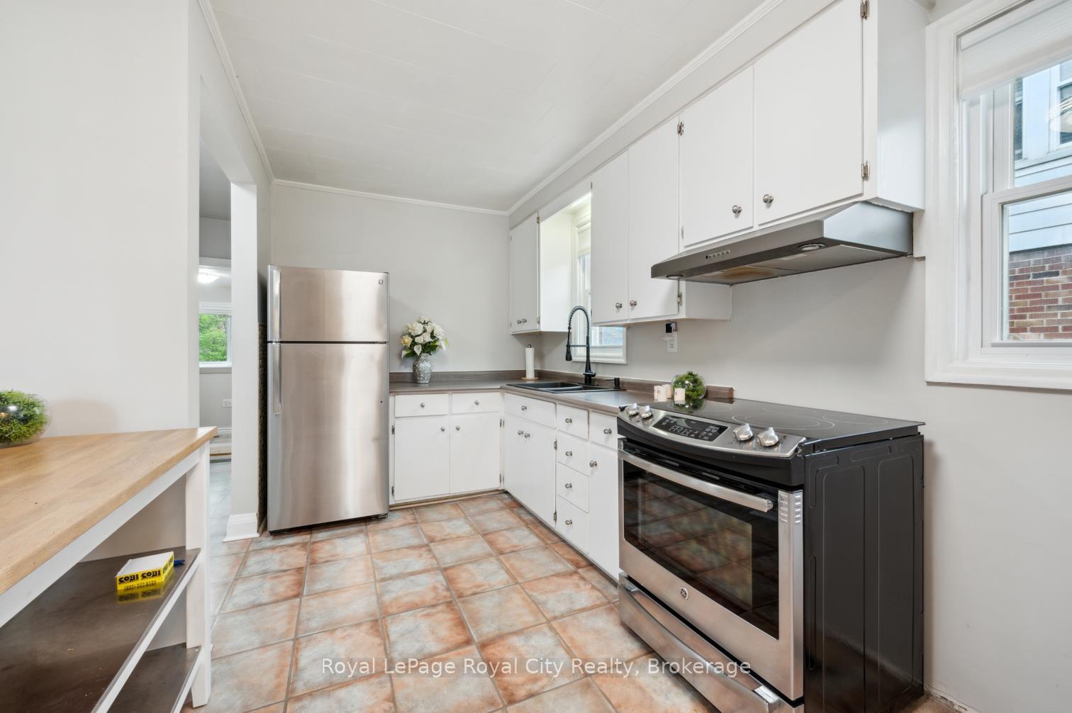 Photo 8 of 495 Stirling Avenue S, Kitchener — HOMEH