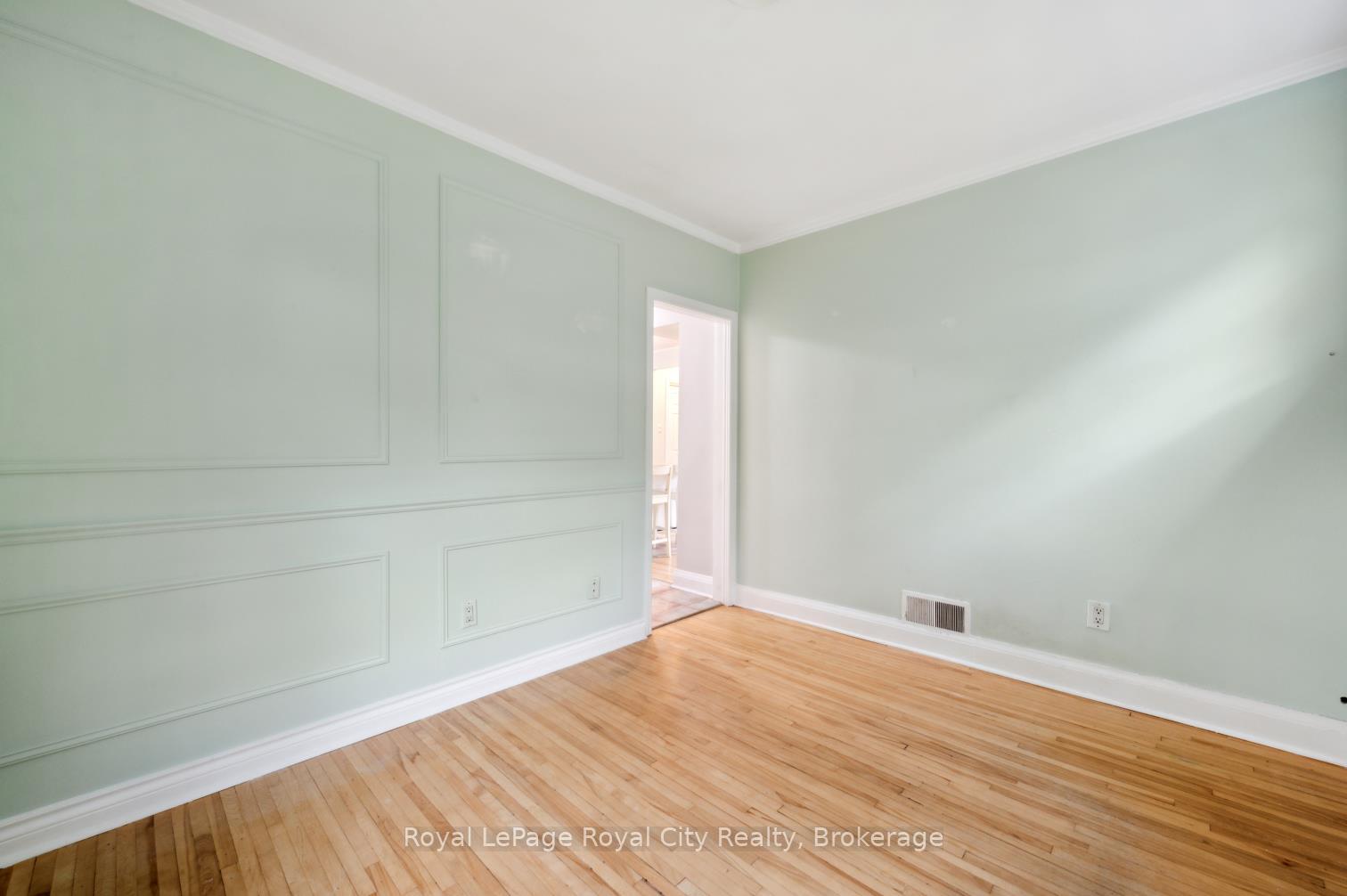 Photo 12 of 495 Stirling Avenue S, Kitchener — HOMEH
