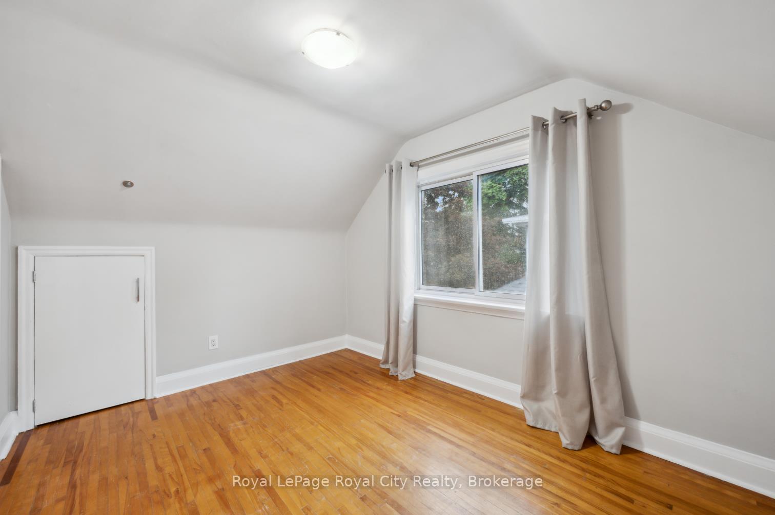 Photo 13 of 495 Stirling Avenue S, Kitchener — HOMEH
