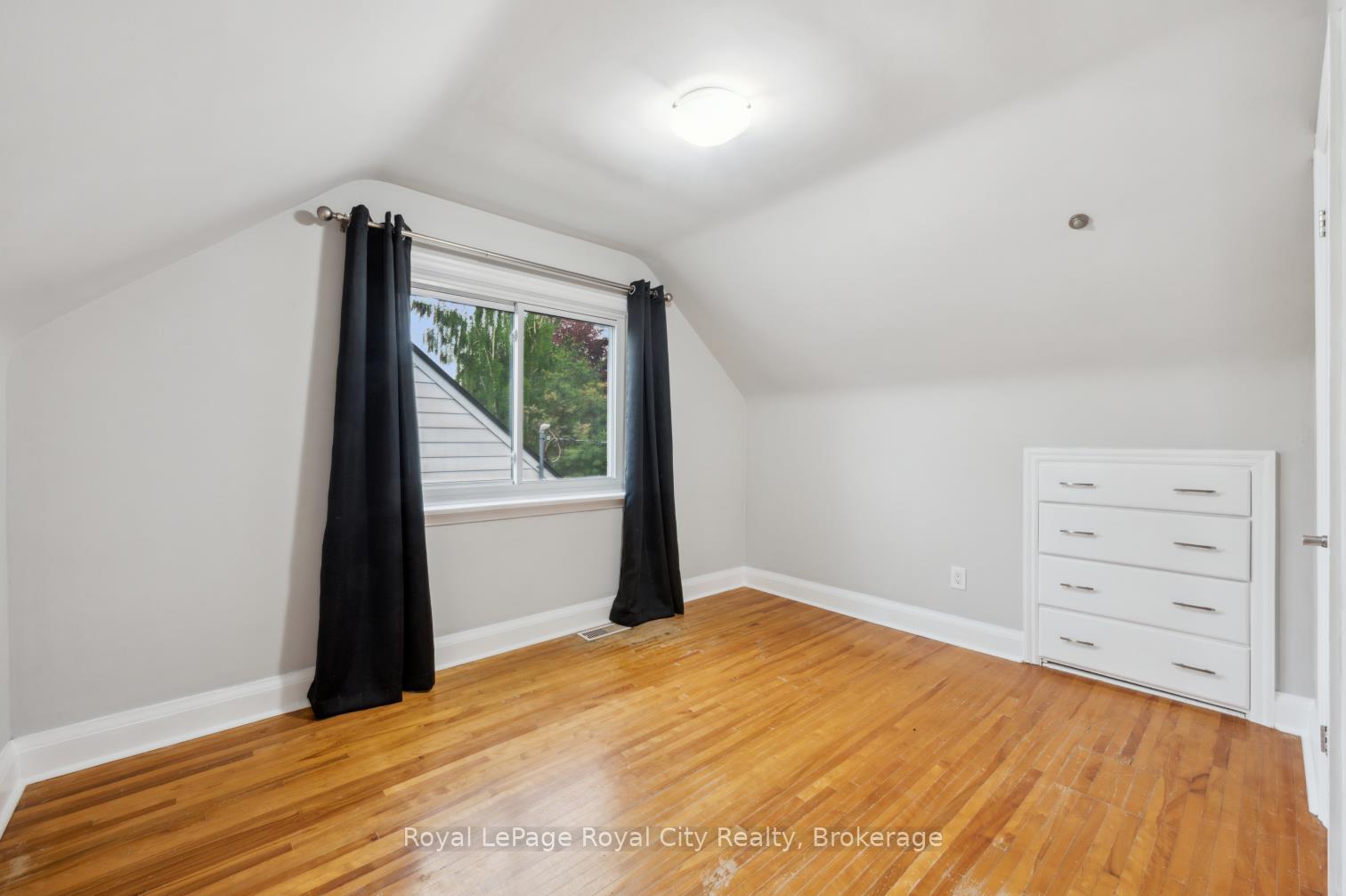 Photo 15 of 495 Stirling Avenue S, Kitchener — HOMEH