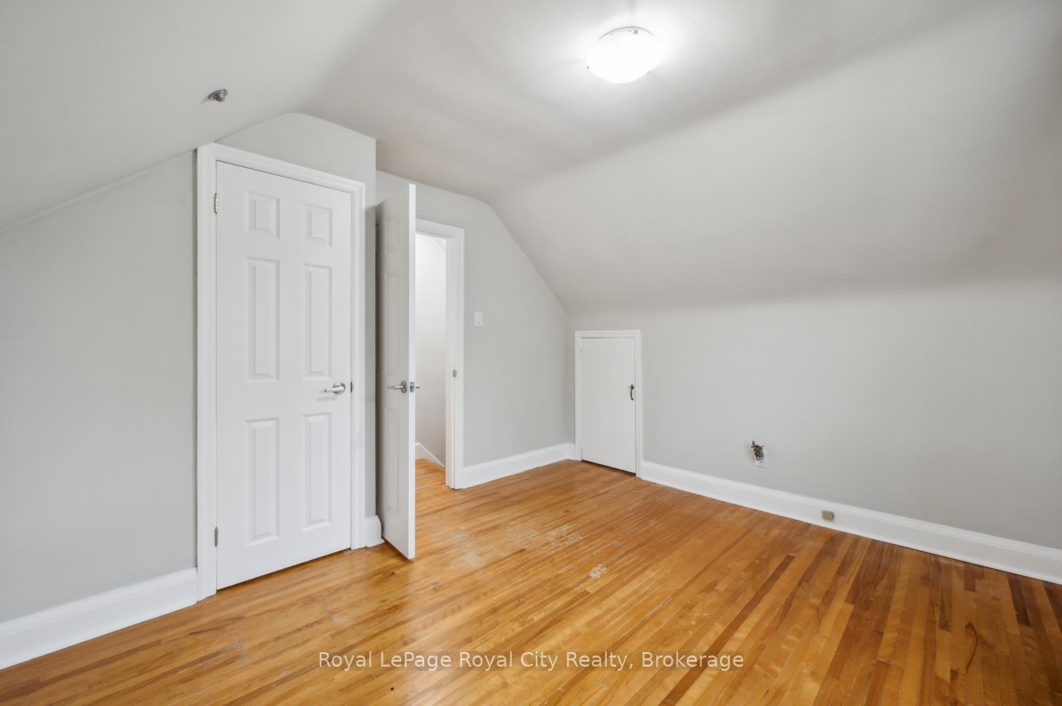 Photo 16 of 495 Stirling Avenue S, Kitchener — HOMEH