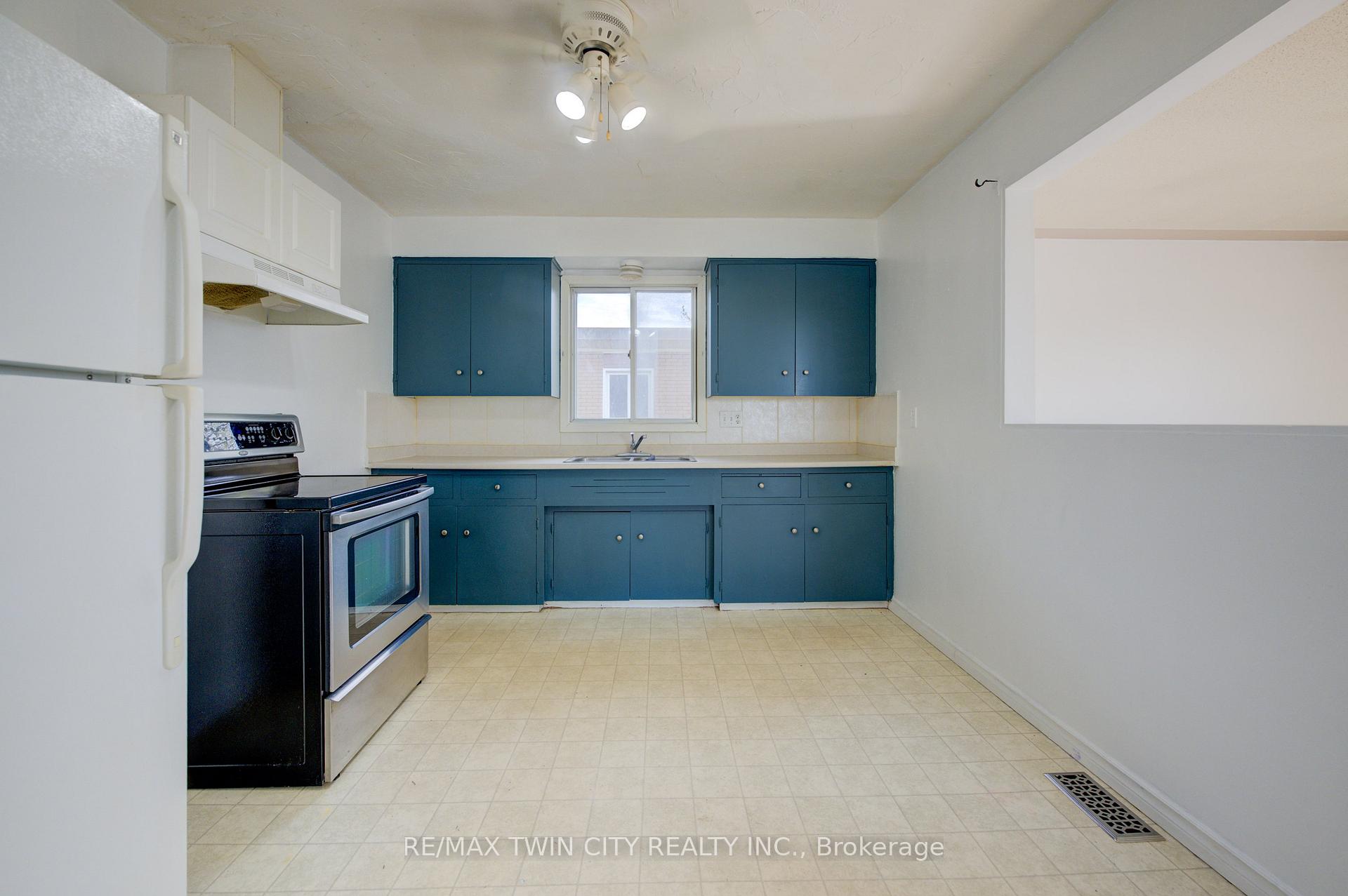Photo 5 of 486 Highland Road E, Kitchener, Southdale — HOMEH