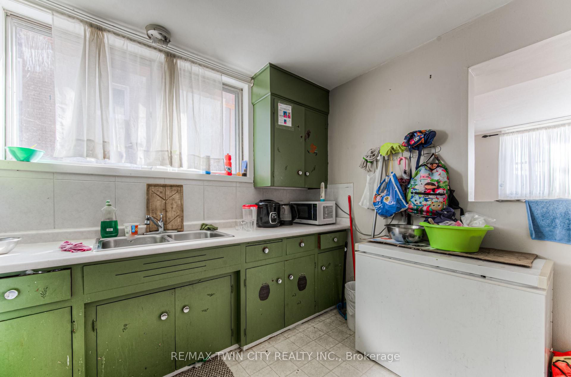 Photo 23 of 486 Highland Road E, Kitchener, Southdale — HOMEH
