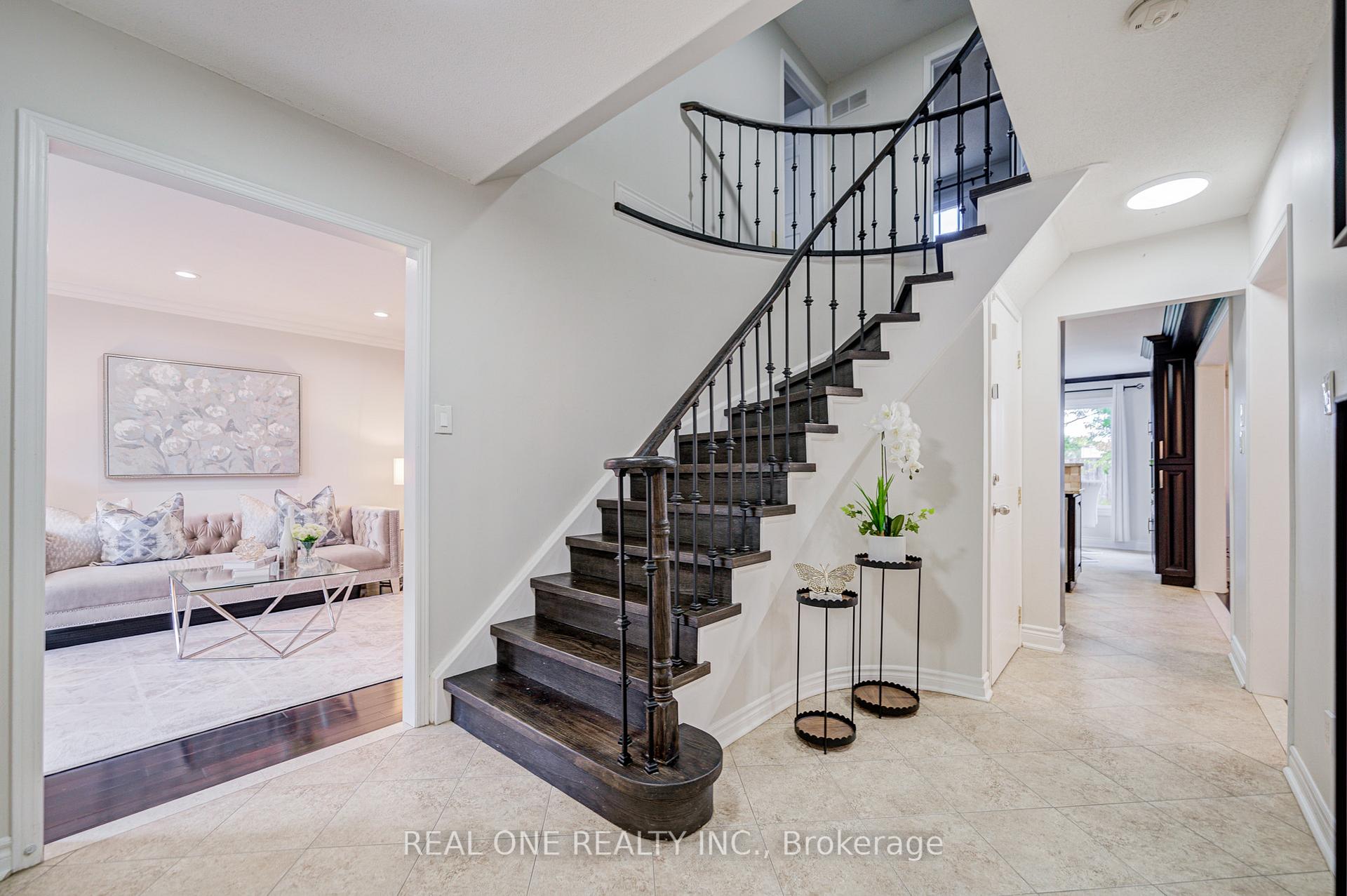 Photo 5 of 58 Elson Street, Markham, Middlefield — HOMEH