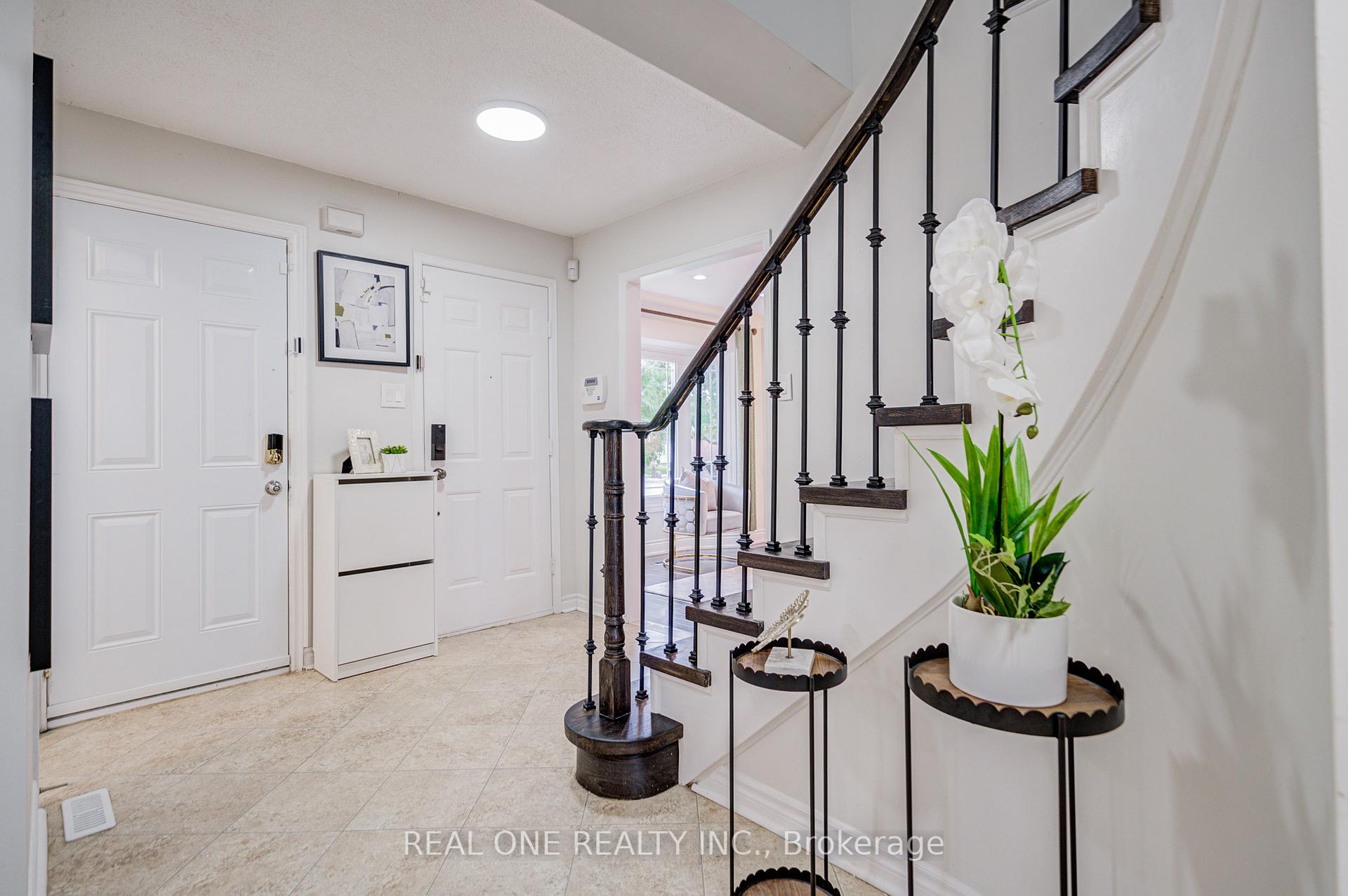 Photo 7 of 58 Elson Street, Markham, Middlefield — HOMEH