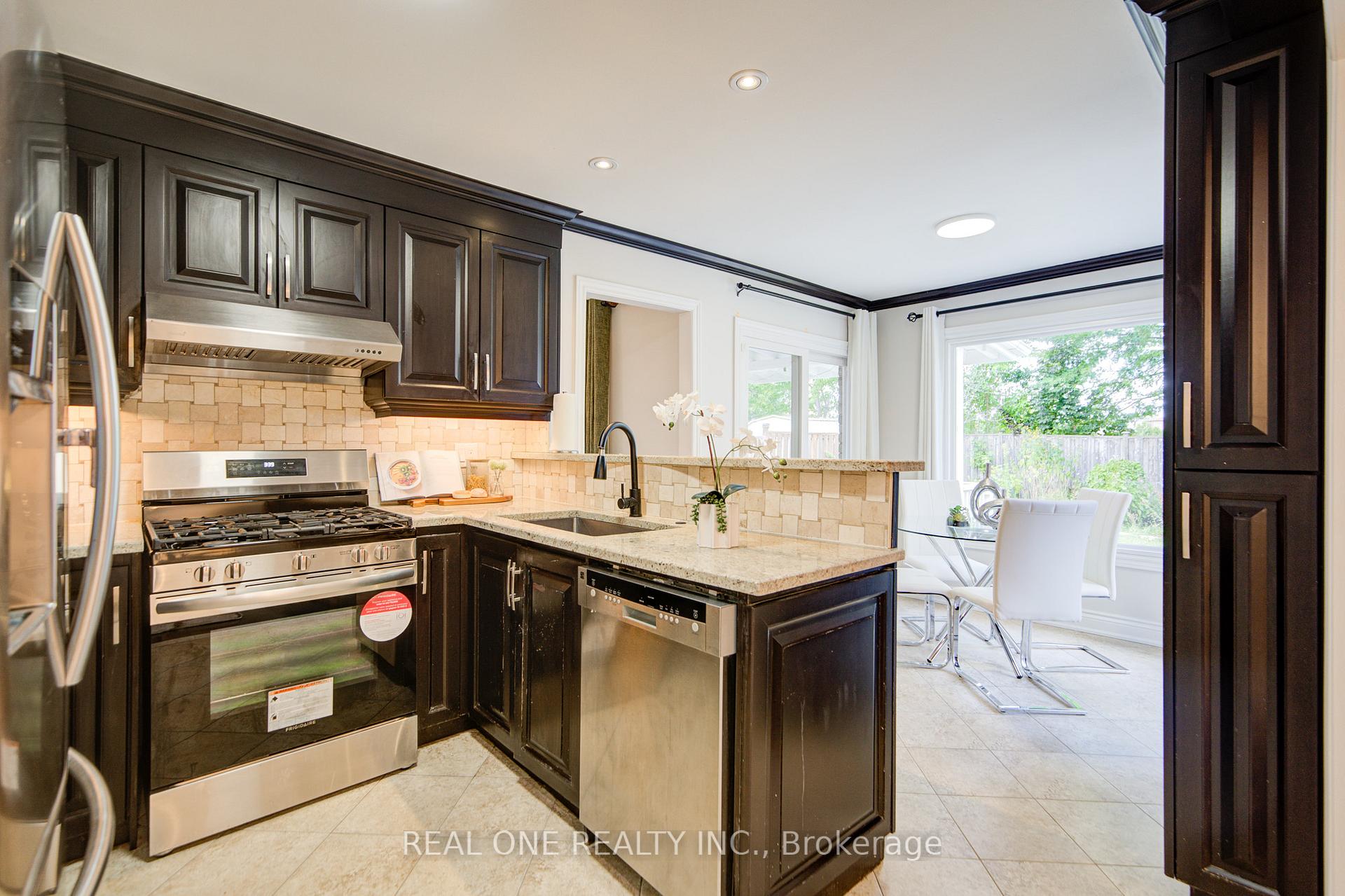 Photo 22 of 58 Elson Street, Markham, Middlefield — HOMEH