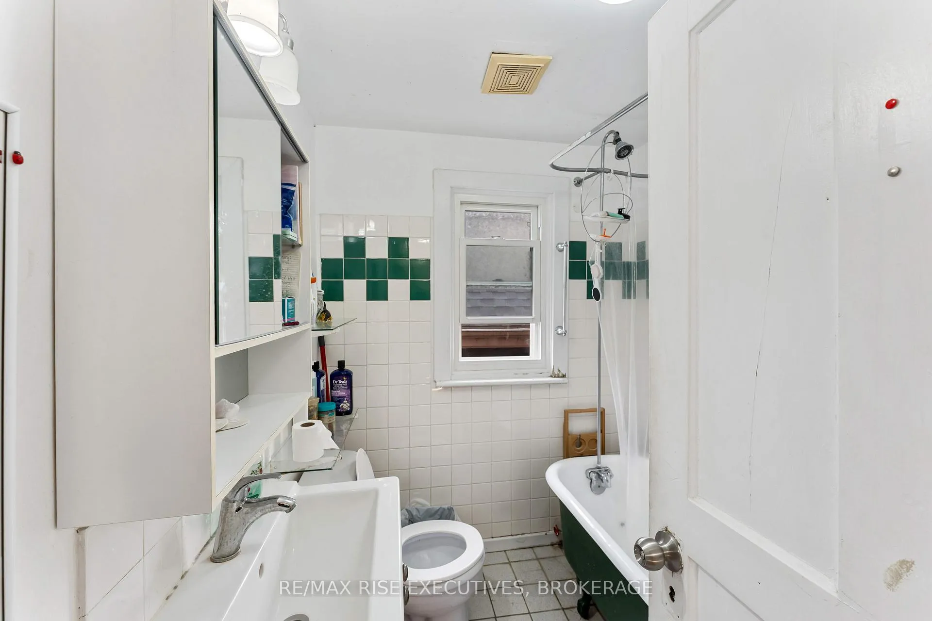 Photo 7 of 539 Albert Street, Kingston, East of Sir John A. Blvd — HOMEH