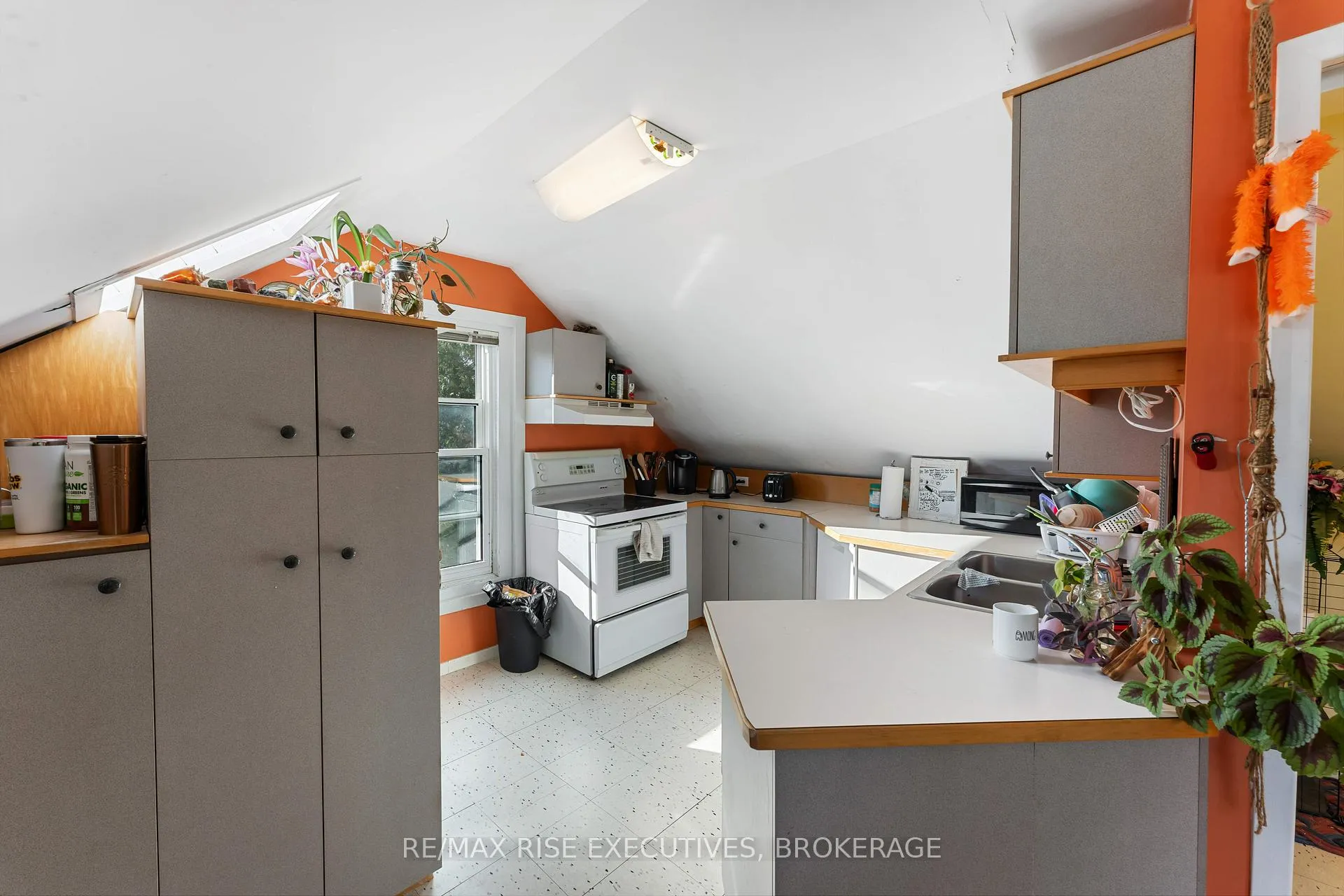 Photo 17 of 539 Albert Street, Kingston, East of Sir John A. Blvd — HOMEH