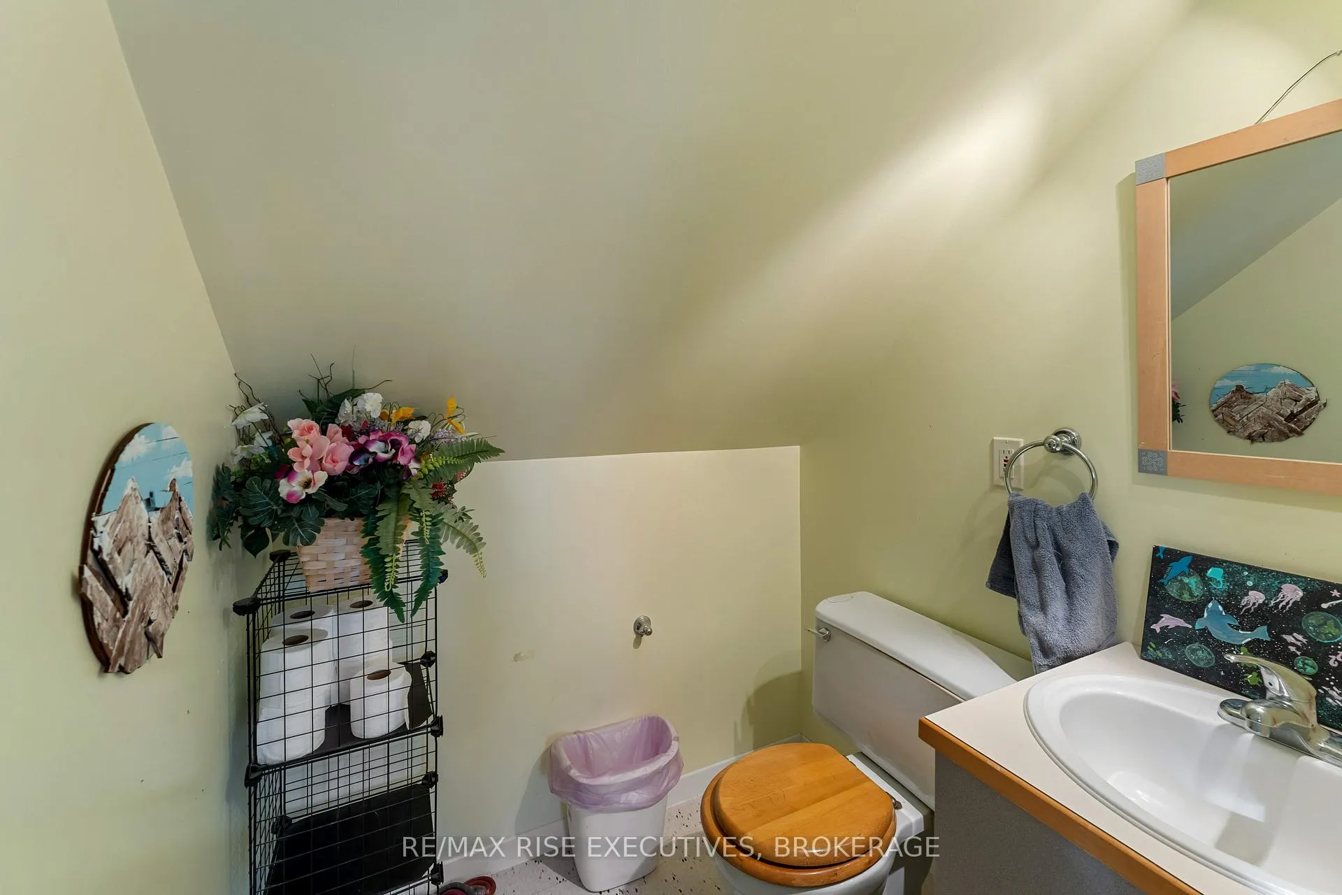 Photo 20 of 539 Albert Street, Kingston, East of Sir John A. Blvd — HOMEH
