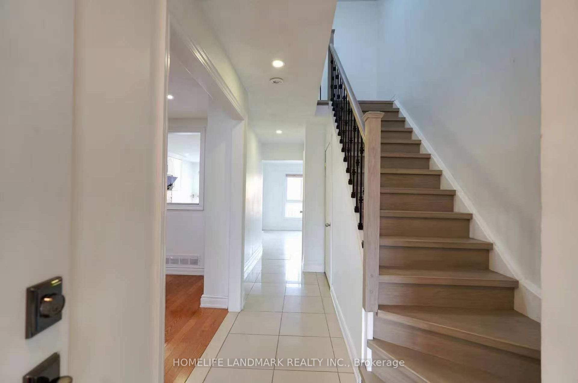 Photo 3 of 112 Goodwood Drive, Markham, Middlefield — HOMEH