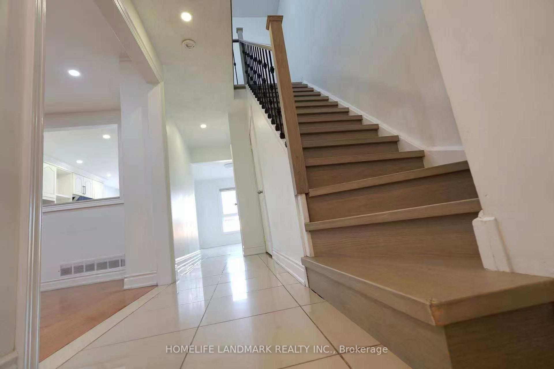 Photo 4 of 112 Goodwood Drive, Markham, Middlefield — HOMEH