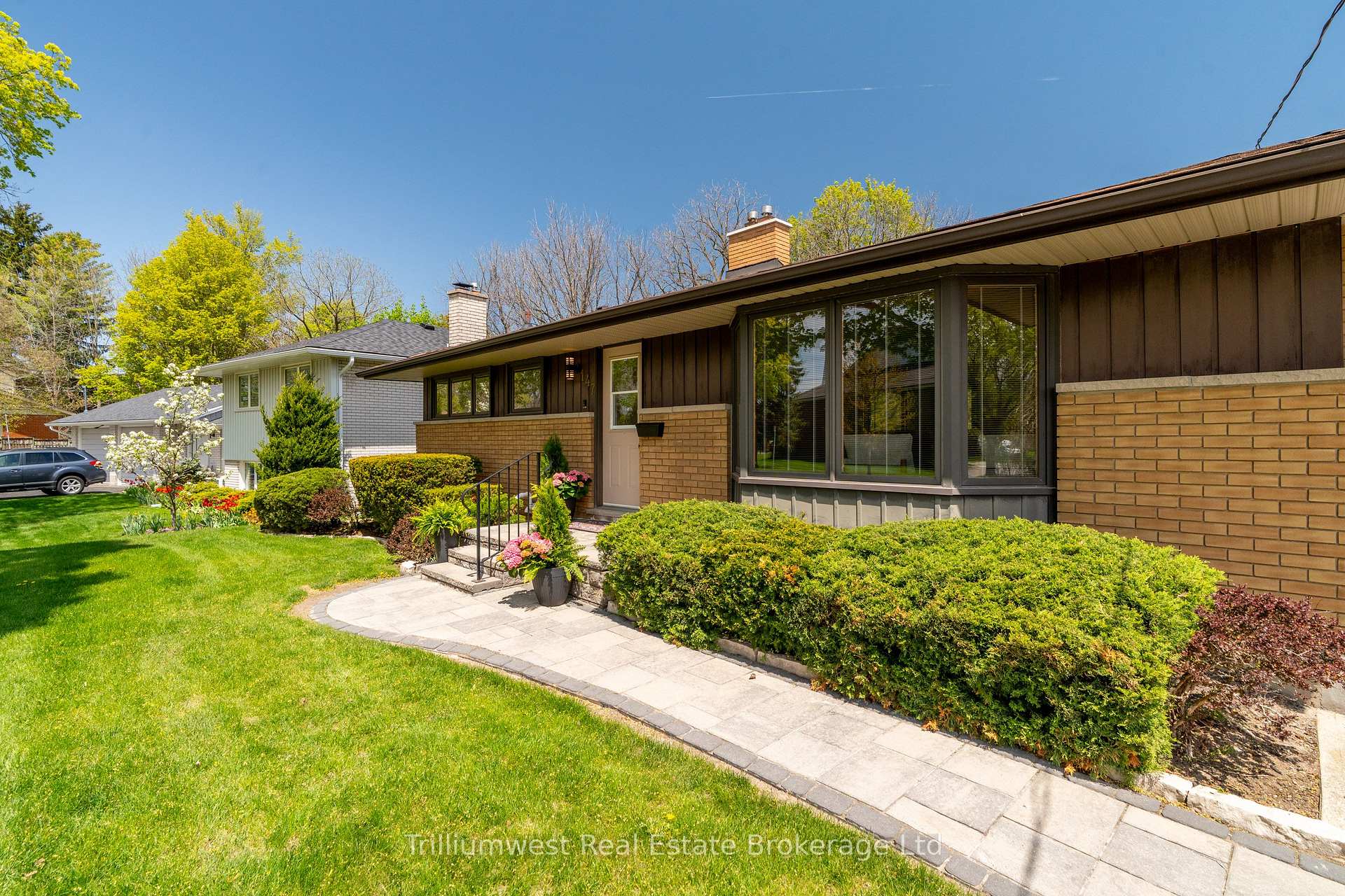 Photo 5 of 147 Village Road, Kitchener — HOMEH