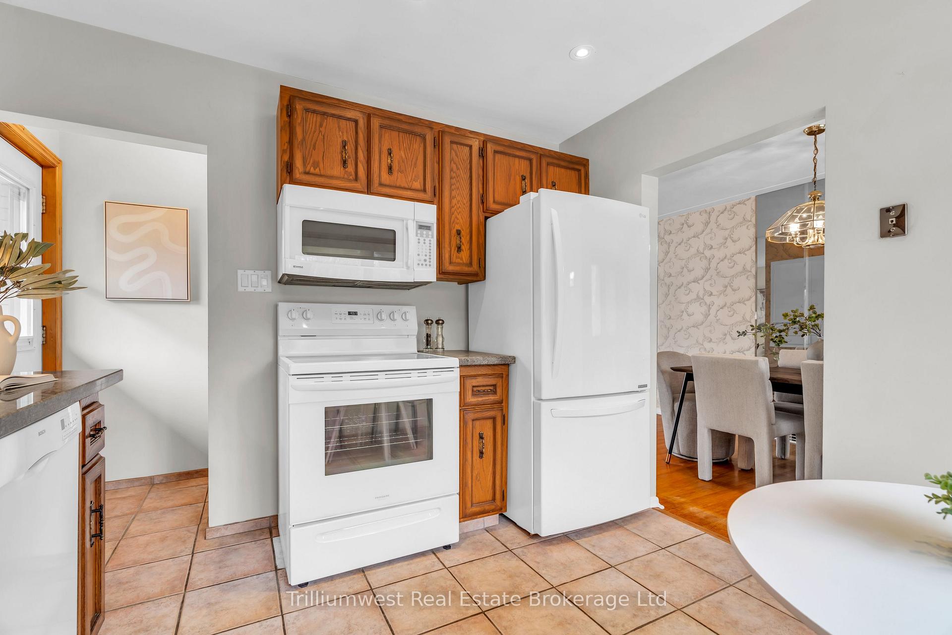 Photo 14 of 147 Village Road, Kitchener — HOMEH