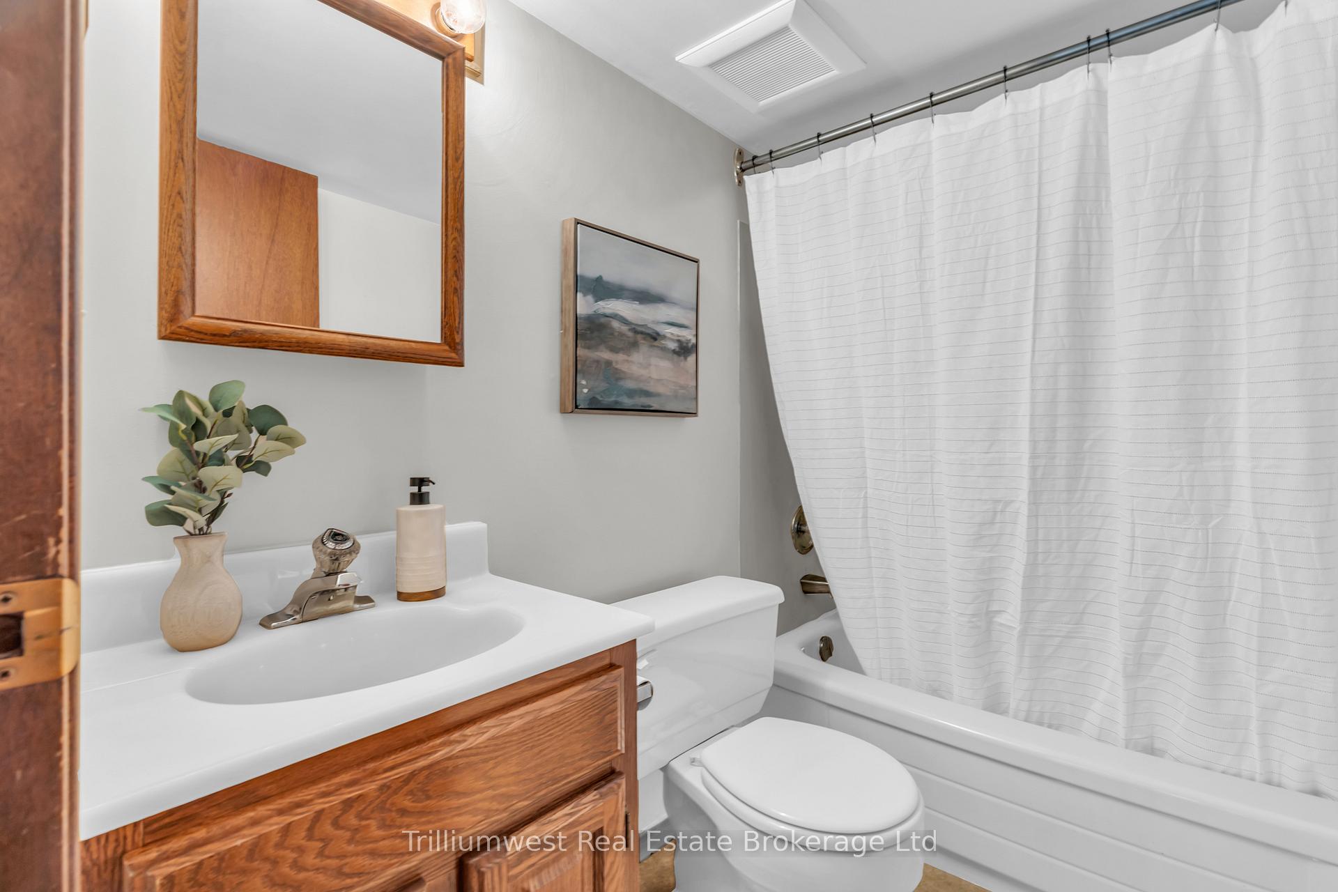 Photo 29 of 147 Village Road, Kitchener — HOMEH