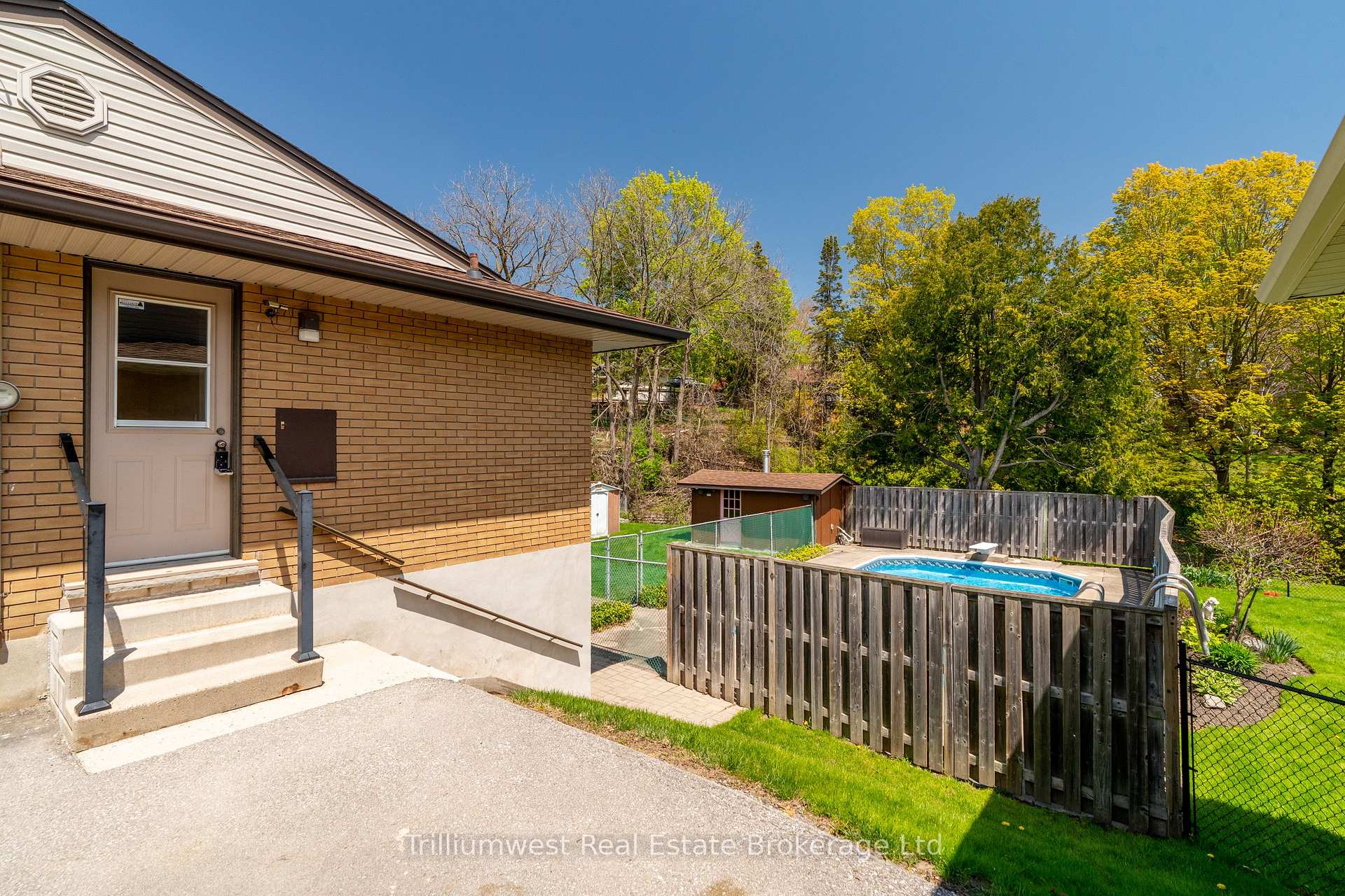 Photo 32 of 147 Village Road, Kitchener — HOMEH