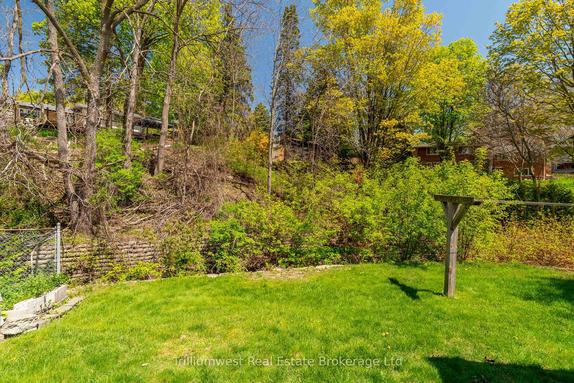 Photo 34 of 147 Village Road, Kitchener — HOMEH