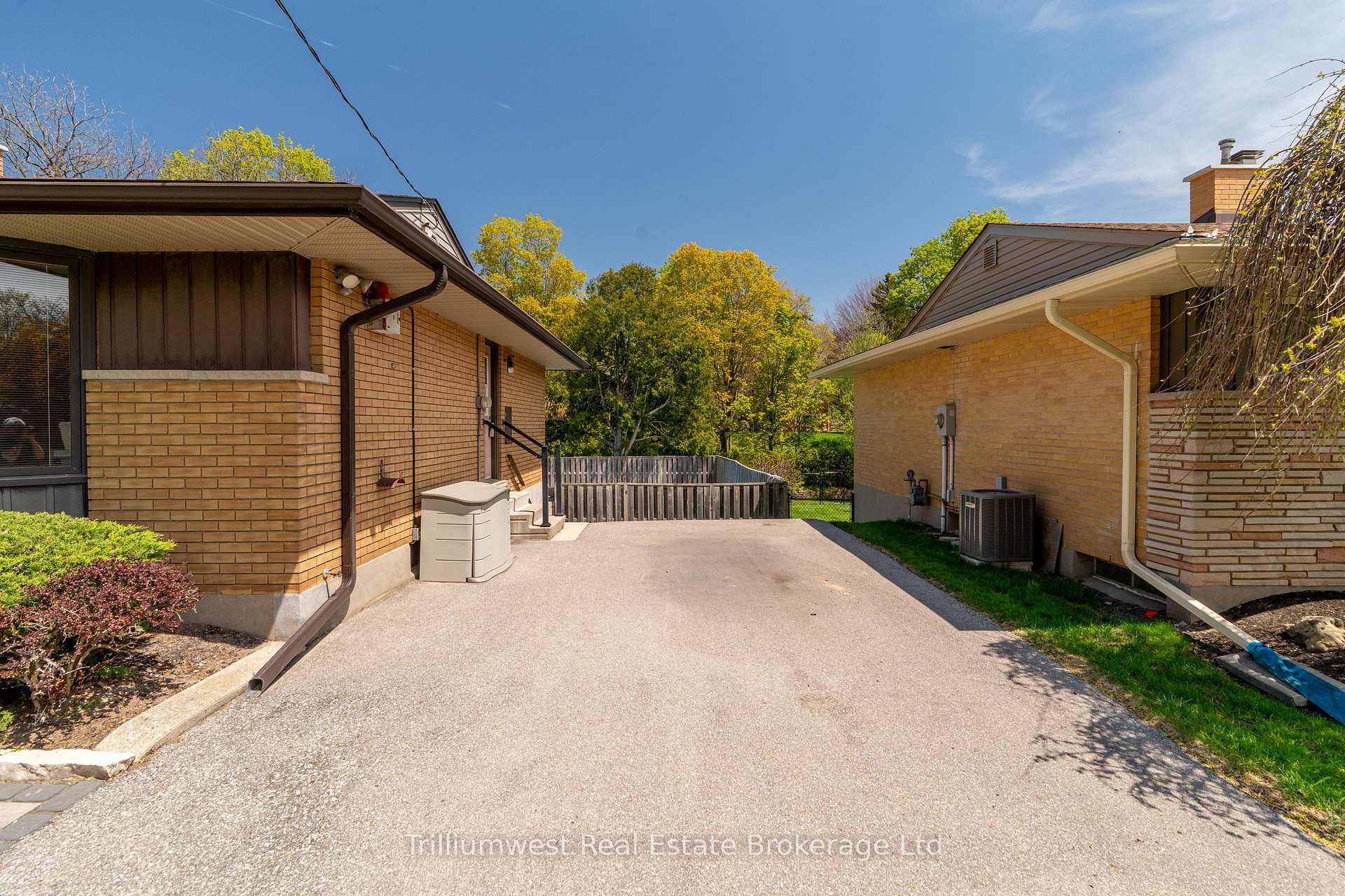 Photo 40 of 147 Village Road, Kitchener — HOMEH