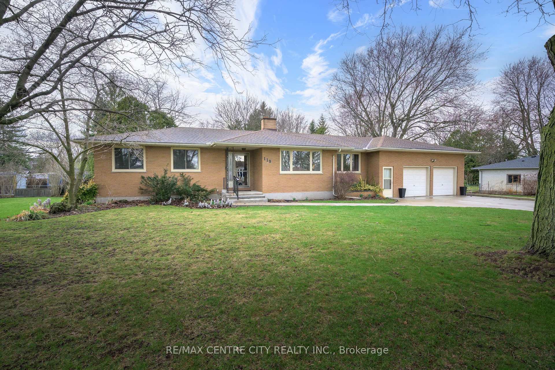 Photo 2 of 119 Thames Avenue, Middlesex Centre, Komoka — HOMEH