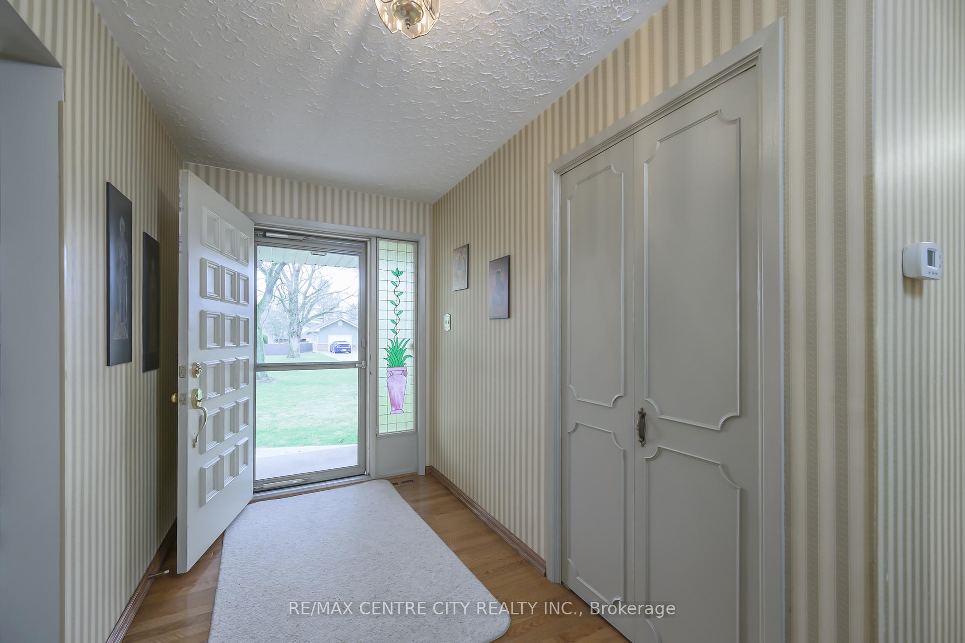 Photo 3 of 119 Thames Avenue, Middlesex Centre, Komoka — HOMEH